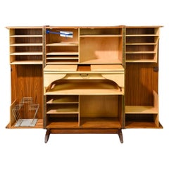 Escritorio moderno danés de mediados de siglo Magic Box de teca por Mummenthaler & Meier