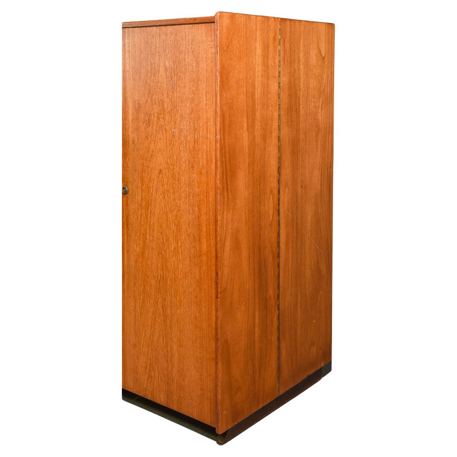 Woodwork Mid century Danish Modern Magic Box Desk in Teak by Mummenthaler & Meier For Sale