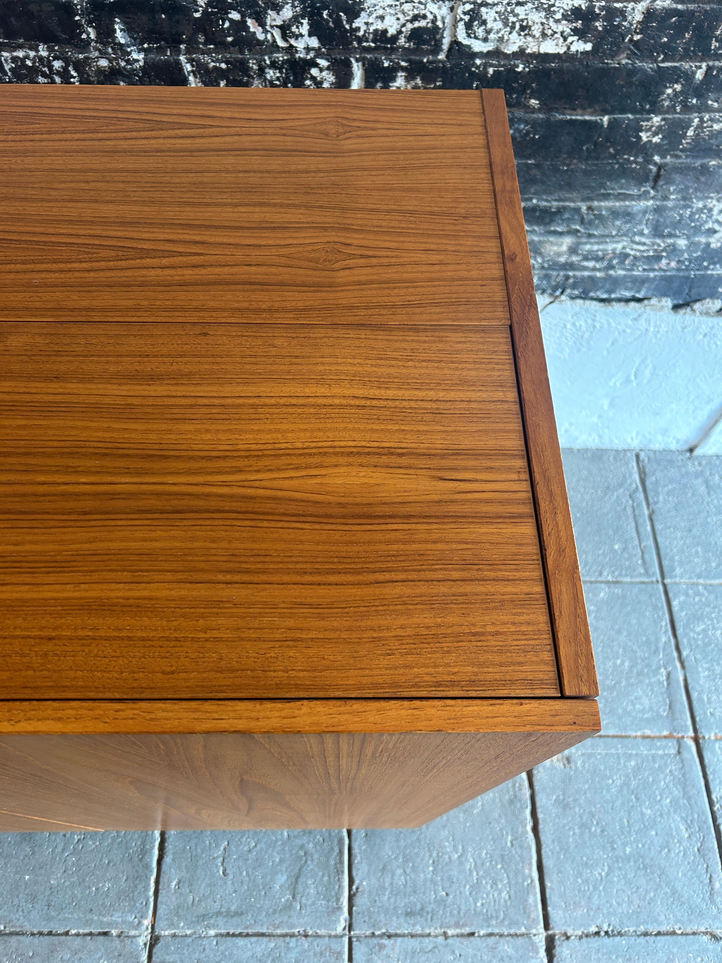 Scrivania danese moderna di metà secolo con scatola magica in teak Made in Denmark in vendita 5