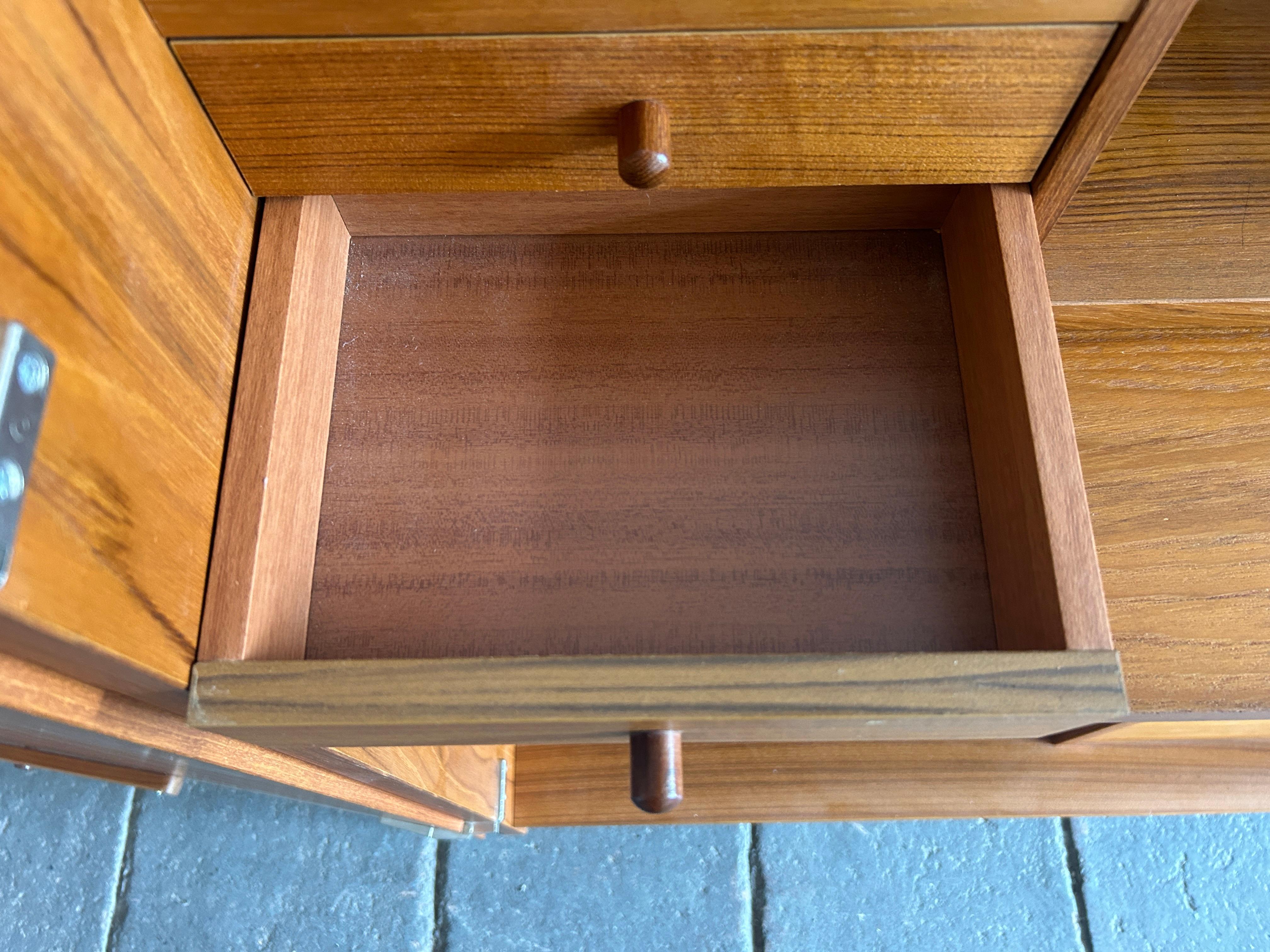 Legno Scrivania danese moderna di metà secolo con scatola magica in teak Made in Denmark in vendita