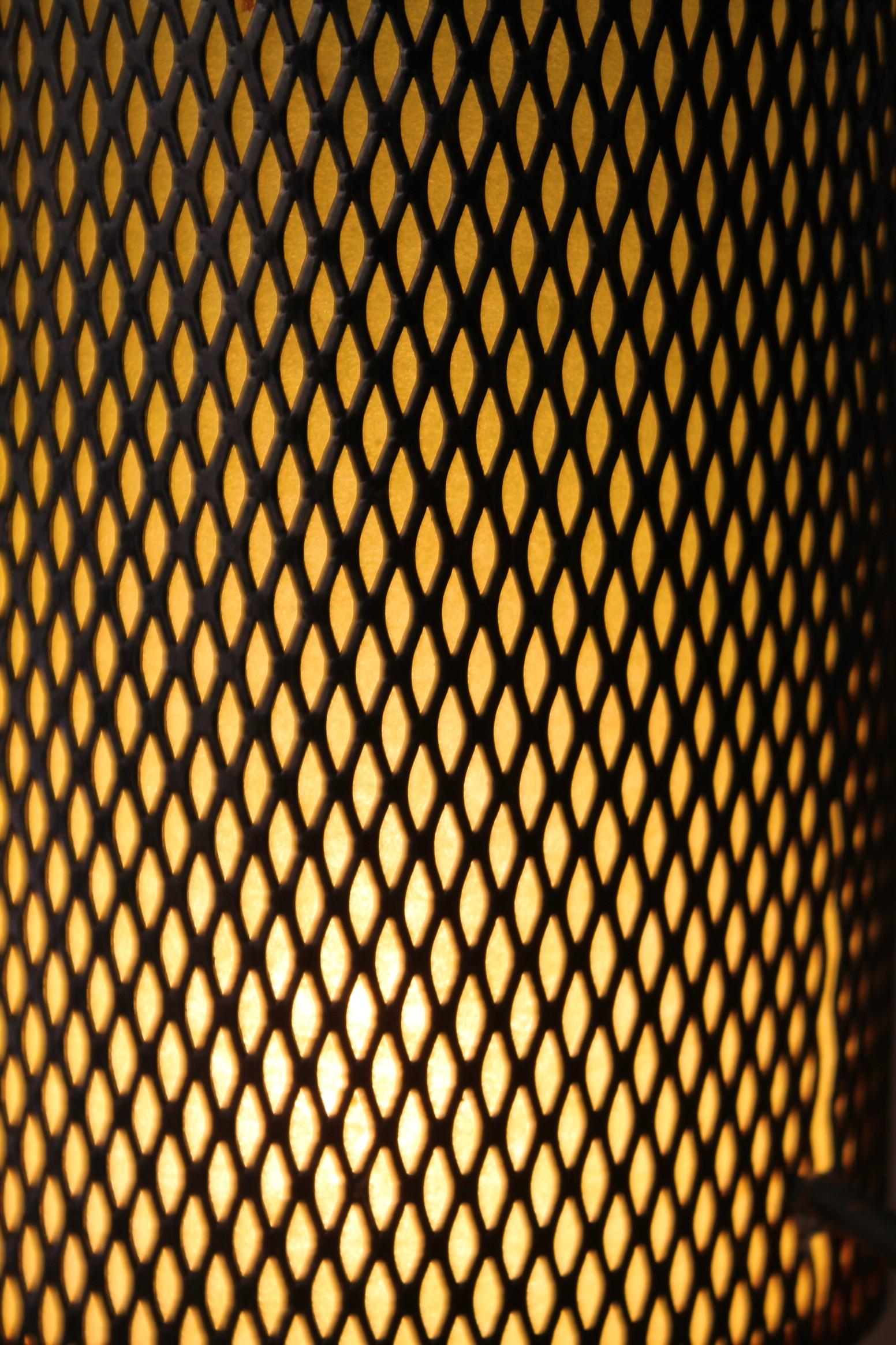 Lampada da tavolo in metallo Atomic Tripod con paralume in fibra di vetro, anni '50, danese, moderna. In condizioni buone in vendita a Peoria, AZ
