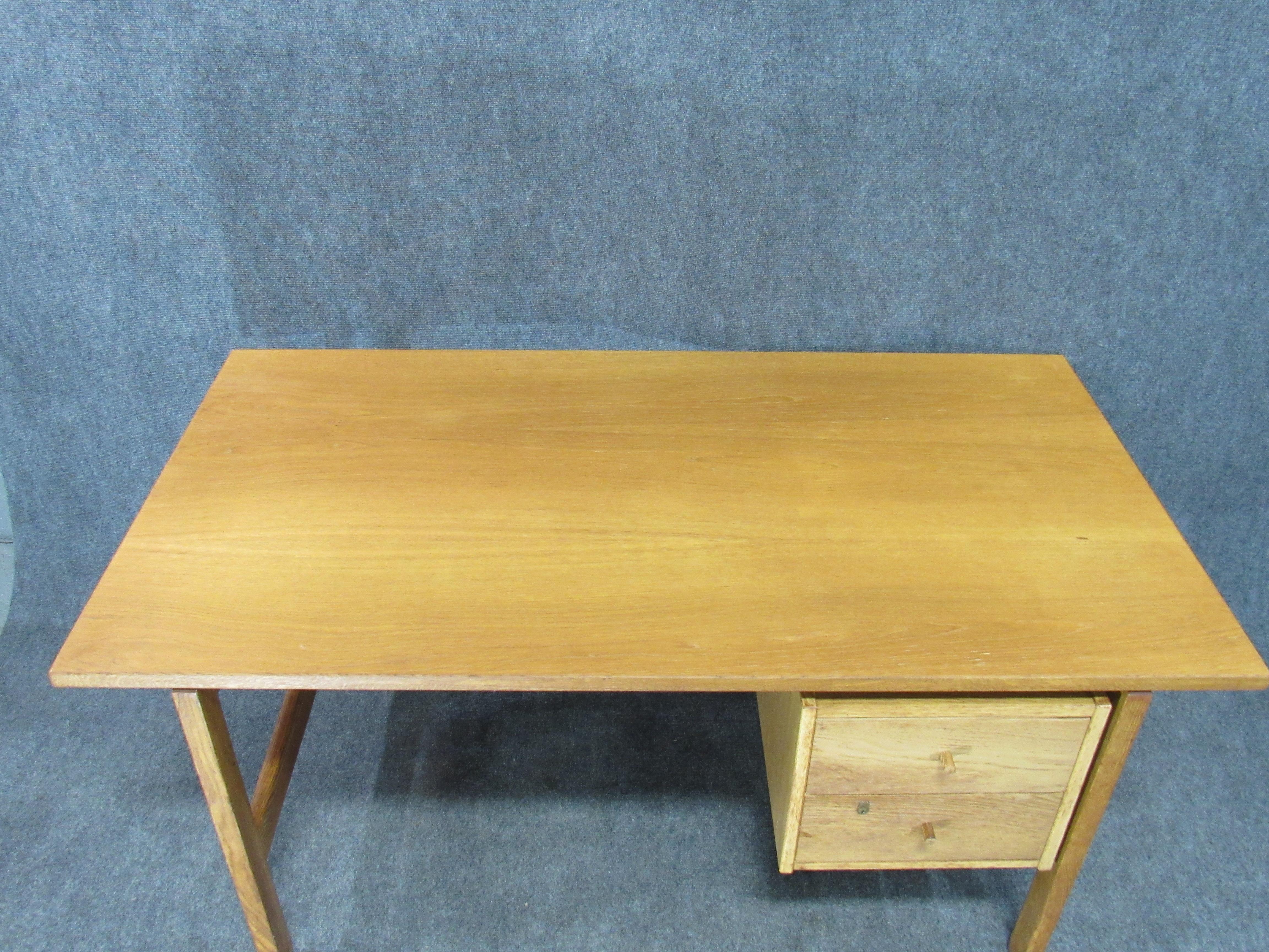 Midcentury Danish Modern Model 156 Oak Desk by Hans Wegner for GETAMA For Sale 6