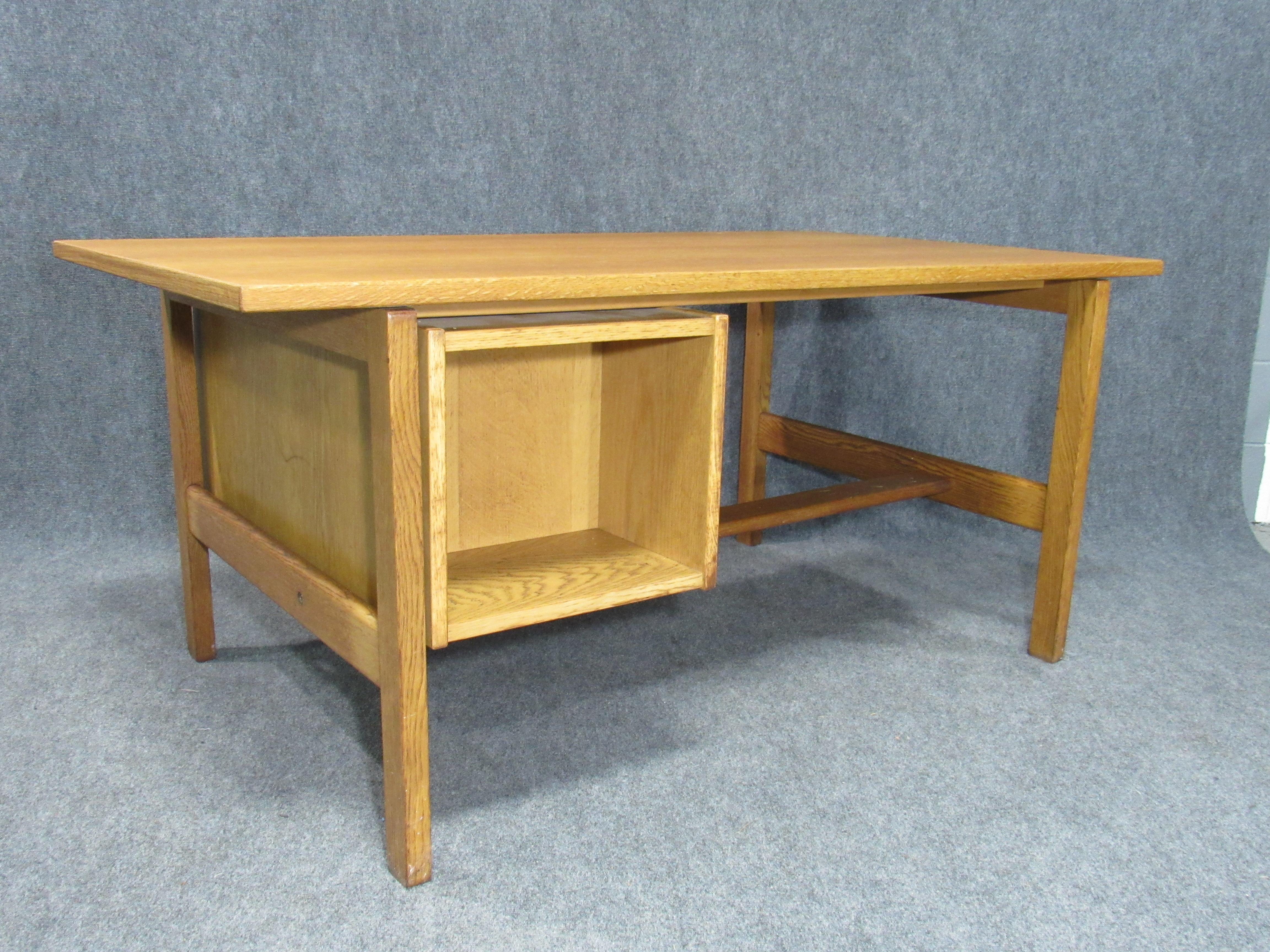 Midcentury Danish Modern Model 156 Oak Desk by Hans Wegner for GETAMA For Sale 1