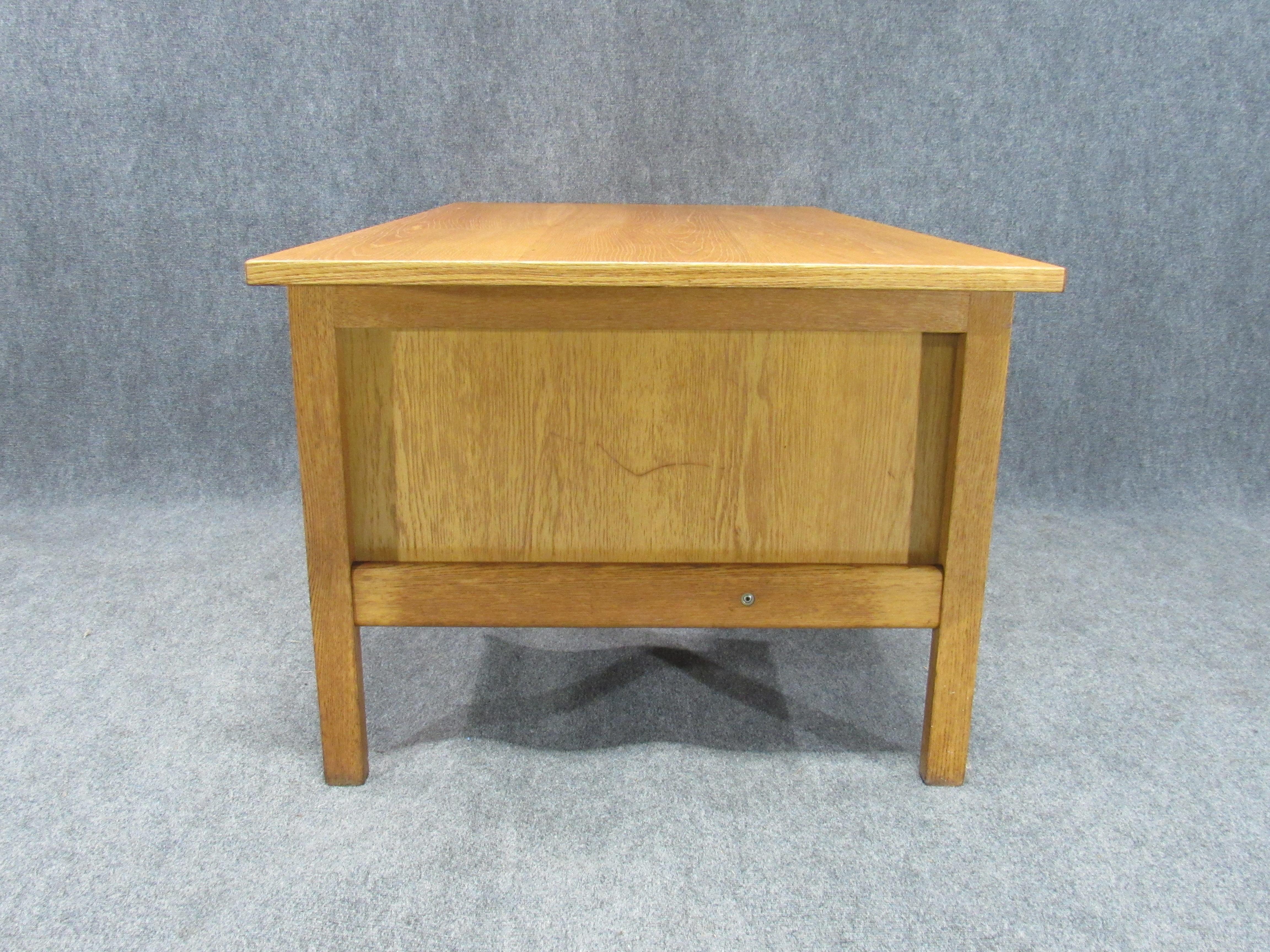 Midcentury Danish Modern Model 156 Oak Desk by Hans Wegner for GETAMA For Sale 2