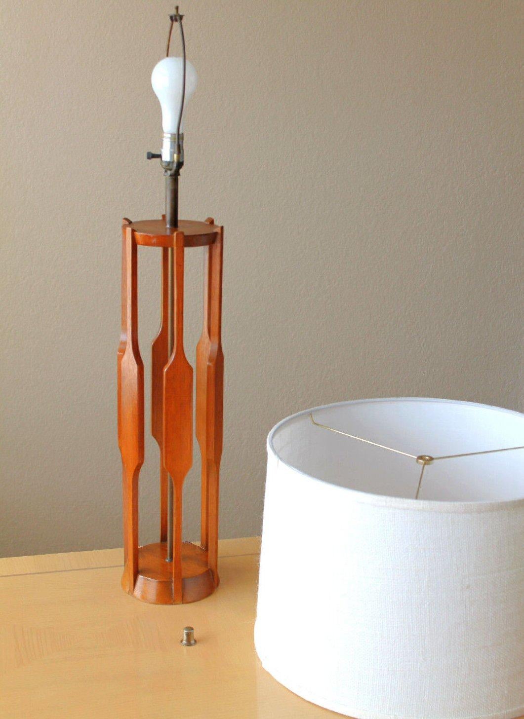 Mid Century Danish Modern Modeline Sculptural TEAK TABLE LAMP! Hans Wegner 1950s In Good Condition For Sale In Peoria, AZ