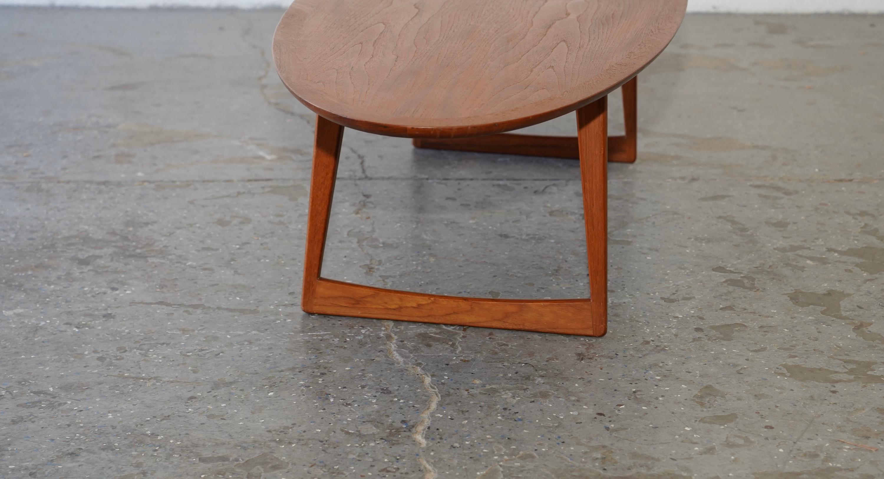 Mid-Century Danish Modern Moreddi Walnut Surfboard Coffee Table For Sale 7