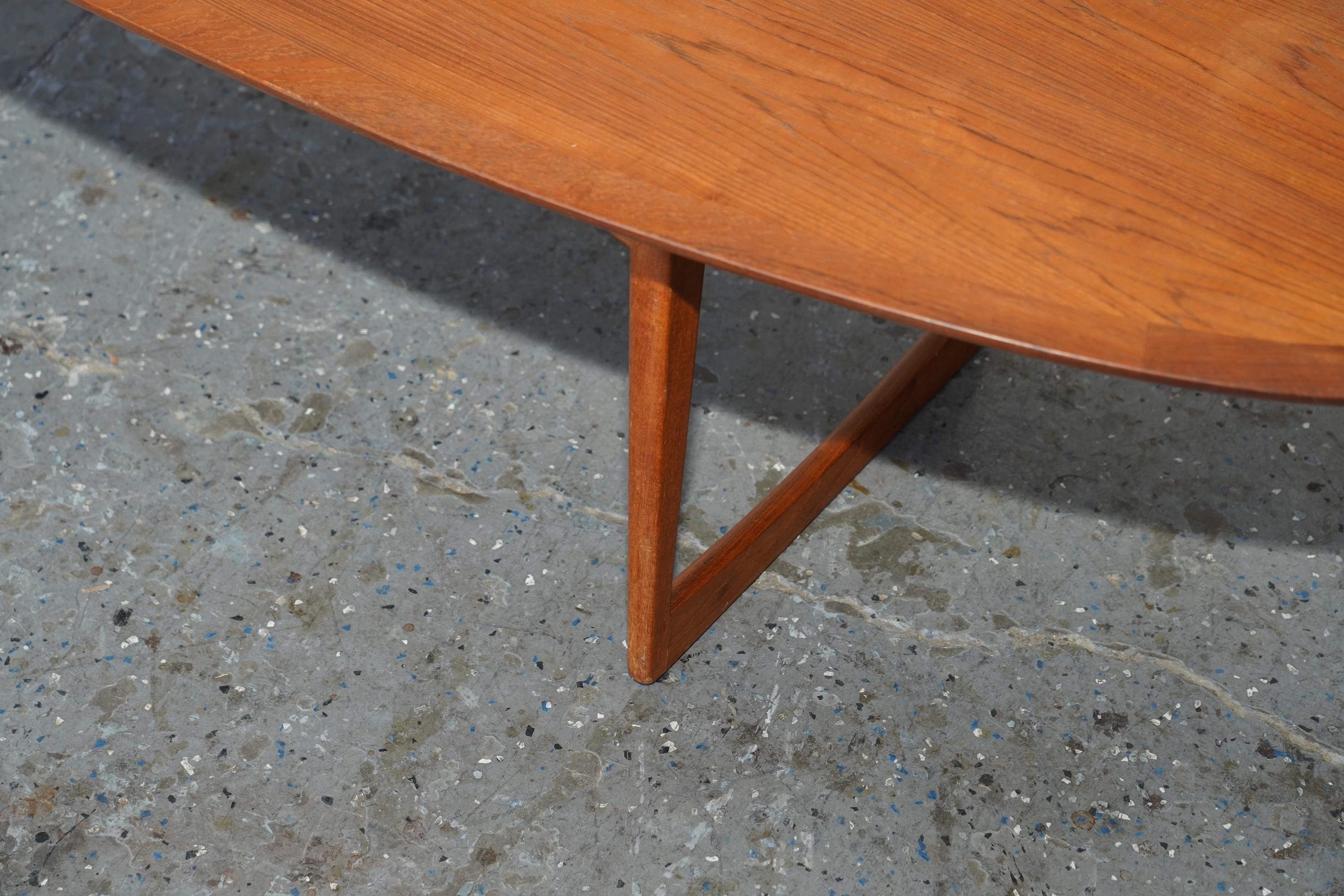 Mid-Century Danish Modern Moreddi Walnut Surfboard Coffee Table For Sale 1