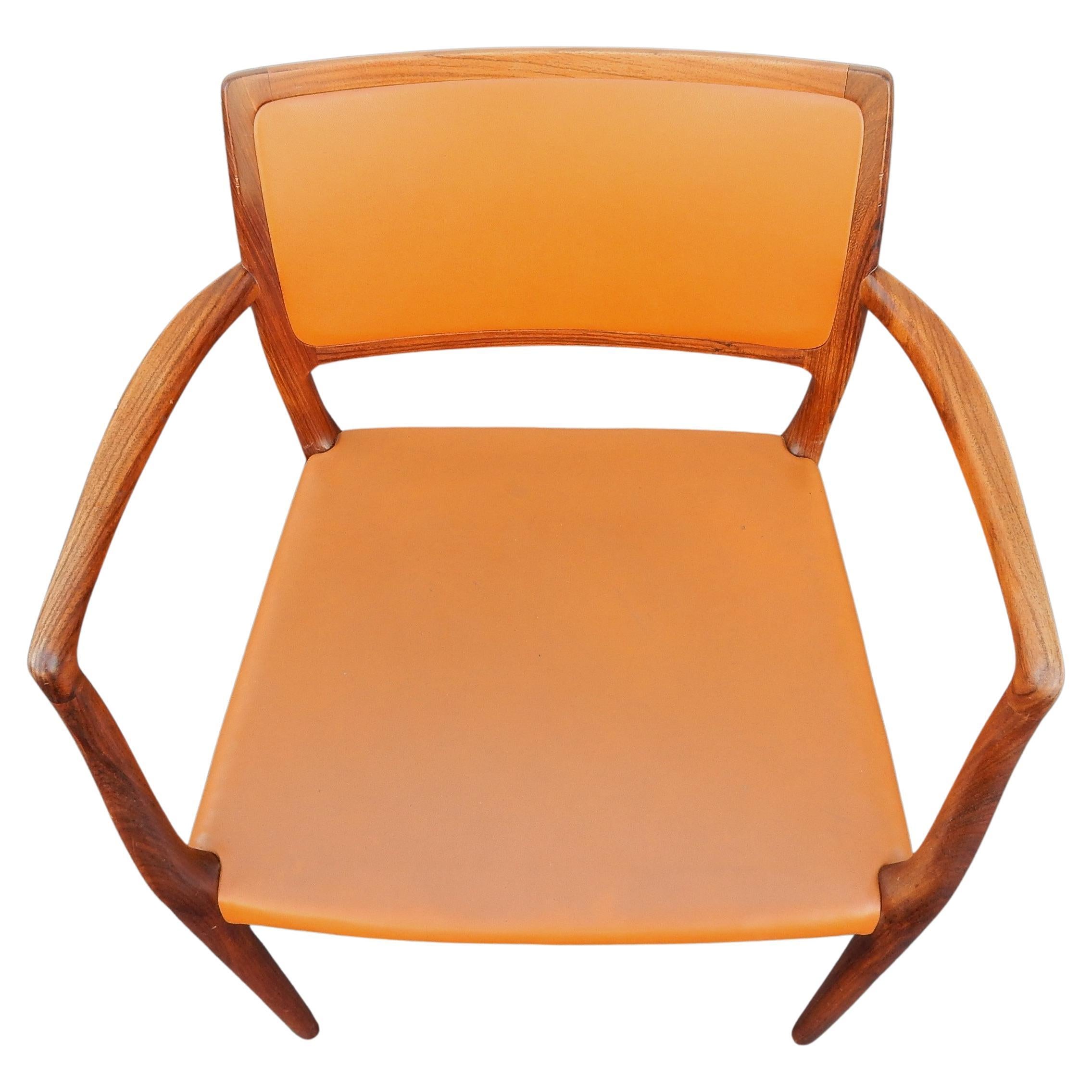 Mitte des Jahrhunderts Dänisch Modern Niels Otto Møller Mod. 65 Geformter Sessel, Paar (Moderne der Mitte des Jahrhunderts) im Angebot