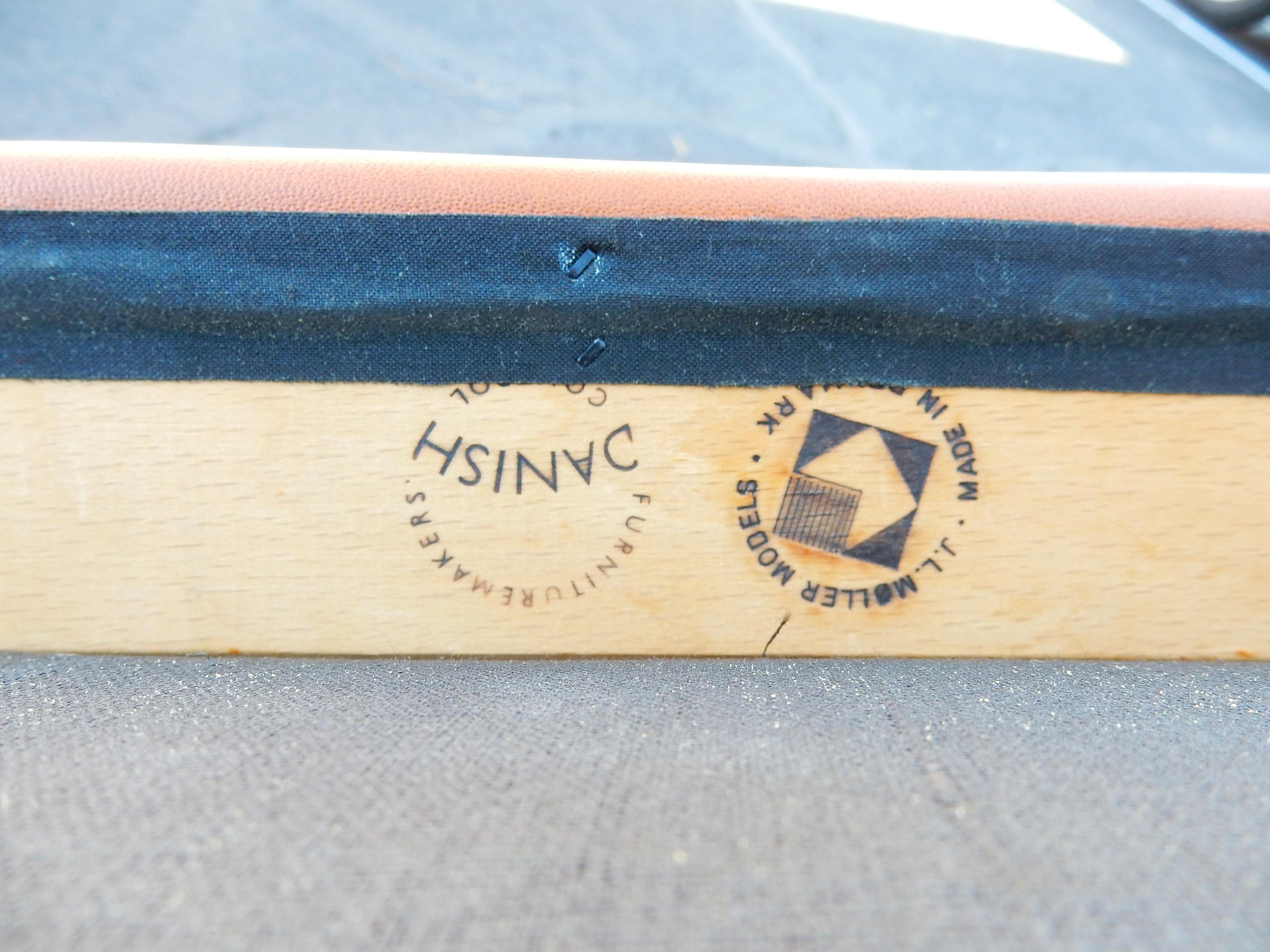 Mitte des Jahrhunderts Dänisch Modern Niels Otto Møller Mod. 65 Geformter Sessel, Paar im Angebot 1