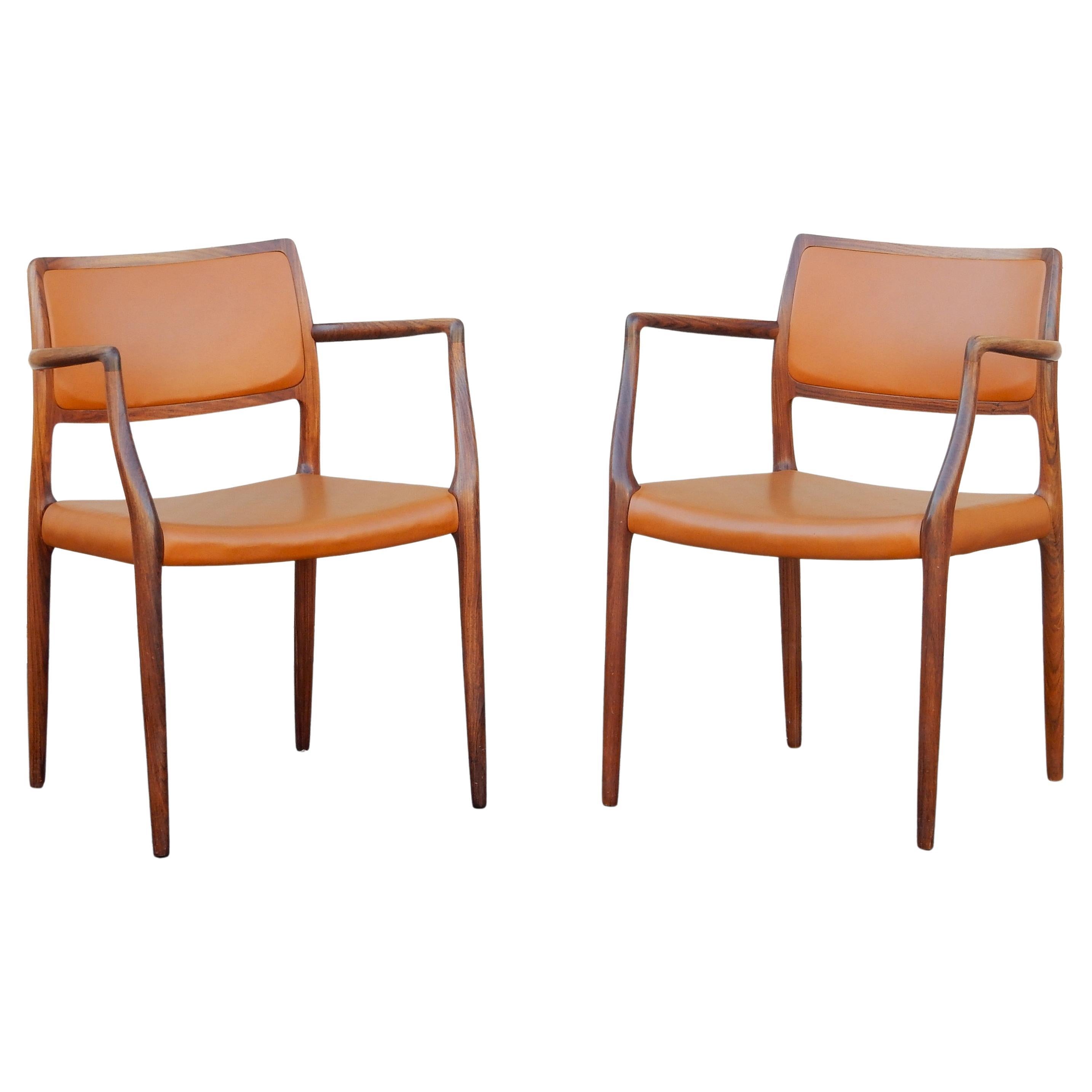 Mitte des Jahrhunderts Dänisch Modern Niels Otto Møller Mod. 65 Geformter Sessel, Paar im Angebot 2