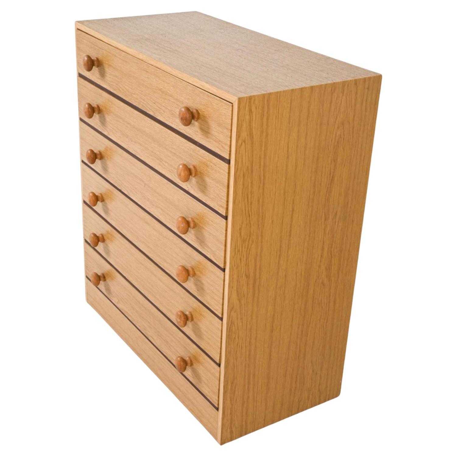 Mid century Danish Modern Eiche Furnier 6 Schubladen Kommode mit gedrehten Knöpfen (Skandinavische Moderne)