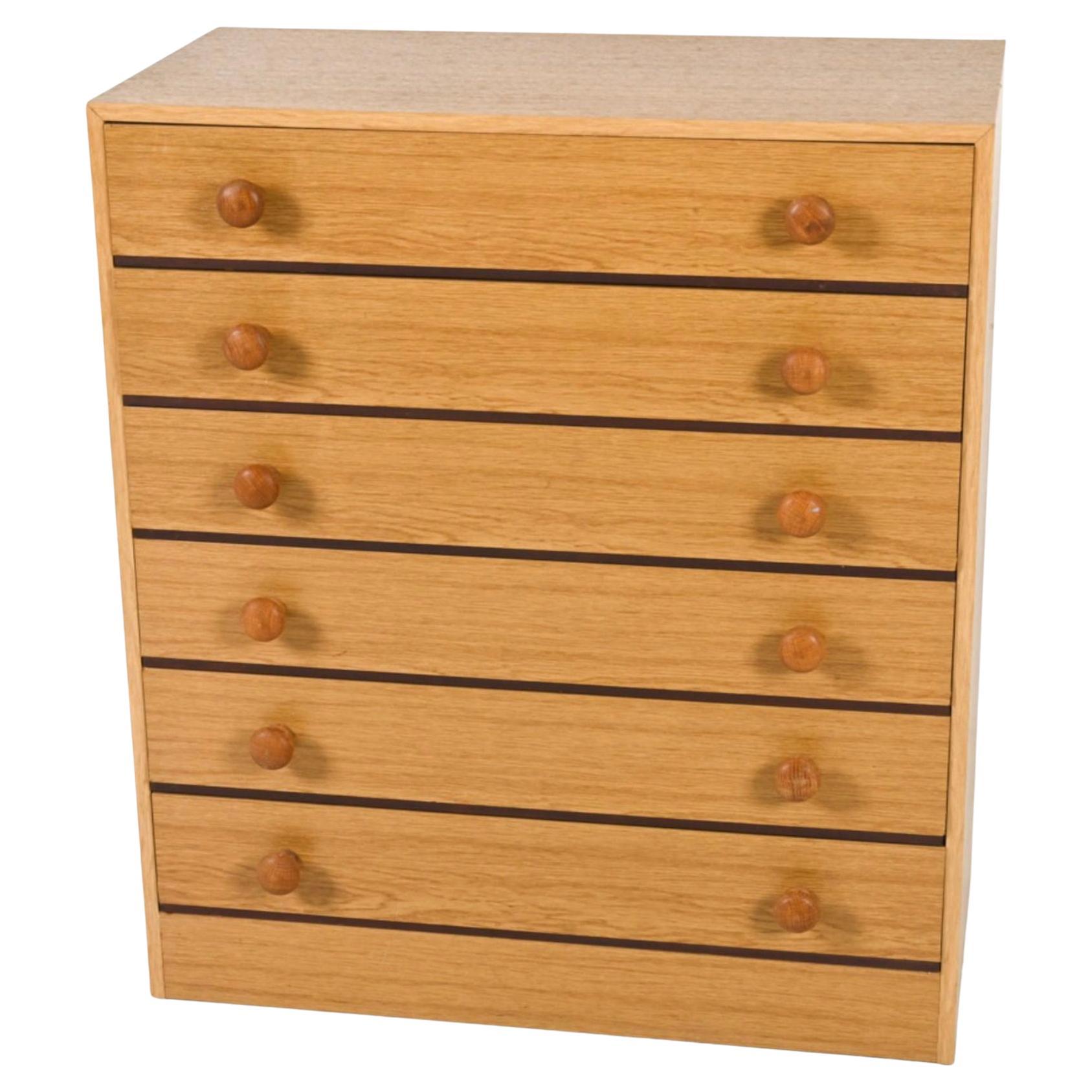 Mid century Danish Modern Eiche Furnier 6 Schubladen Kommode mit gedrehten Knöpfen (Dänisch)