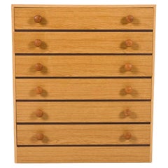 Mid century Danish Modern Oak Veneer 6 drawer dresser with turned knobs