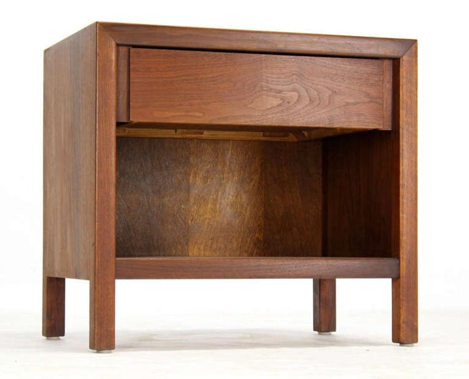Mid-Century Danish Modern One-Drawer Oiled Walnut Night Stand End Table Baughman In Good Condition For Sale In Rockaway, NJ