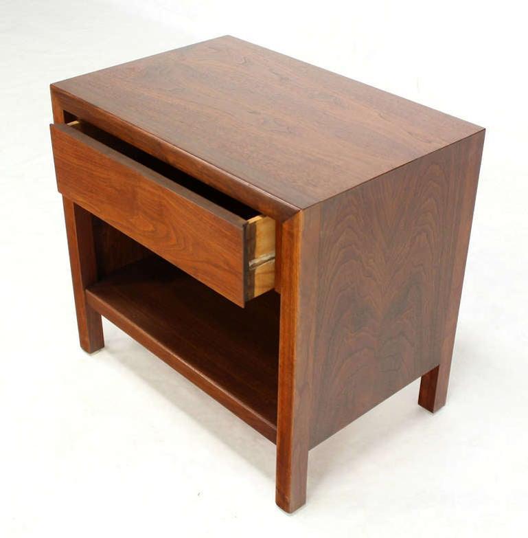 Mid-Century Danish Modern One-Drawer Oiled Walnut Night Stand End Table Baughman For Sale 1