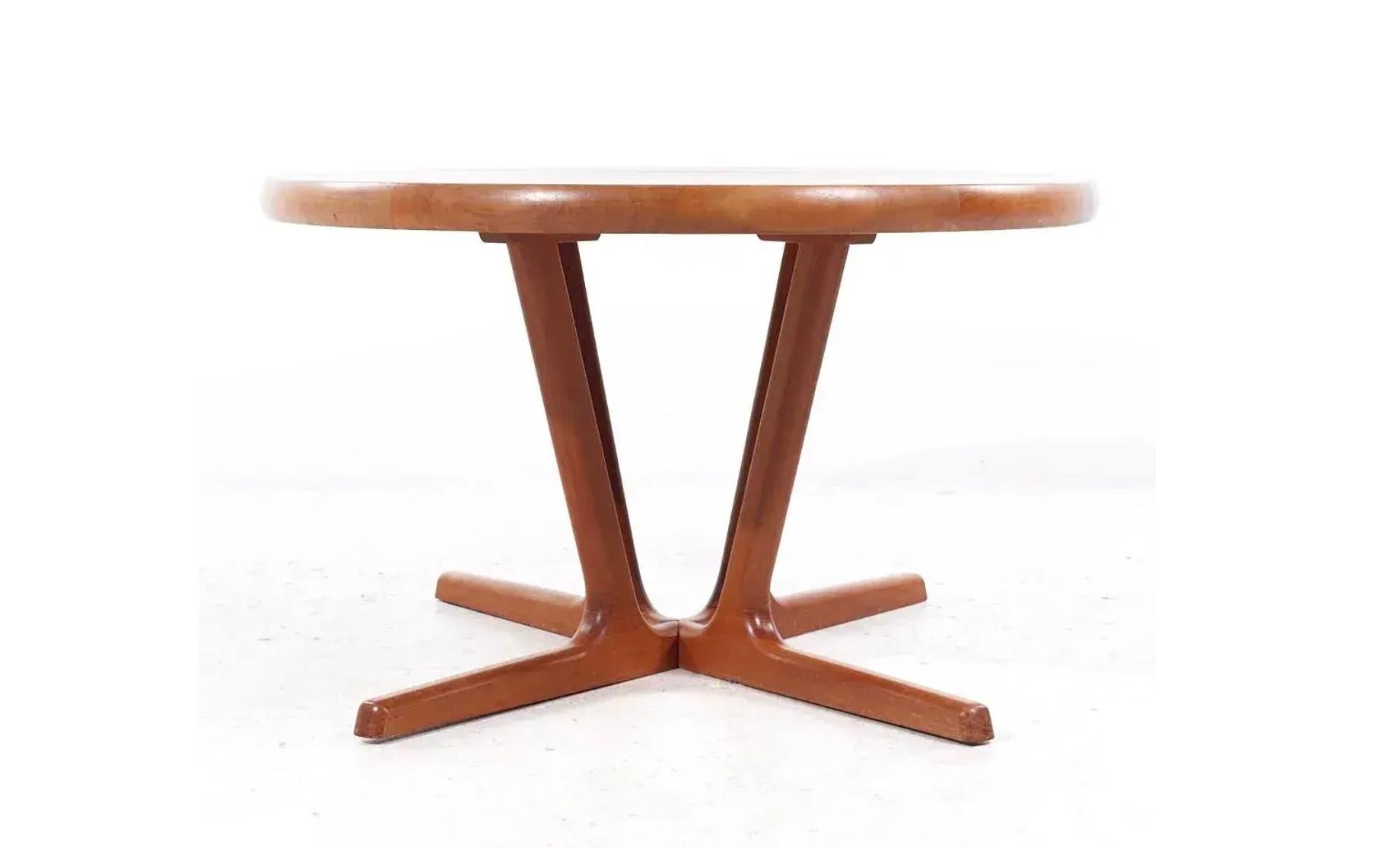 Mesa de comedor ovalada de teca danesa moderna de mediados de siglo con 2 hojas Carpintería en venta