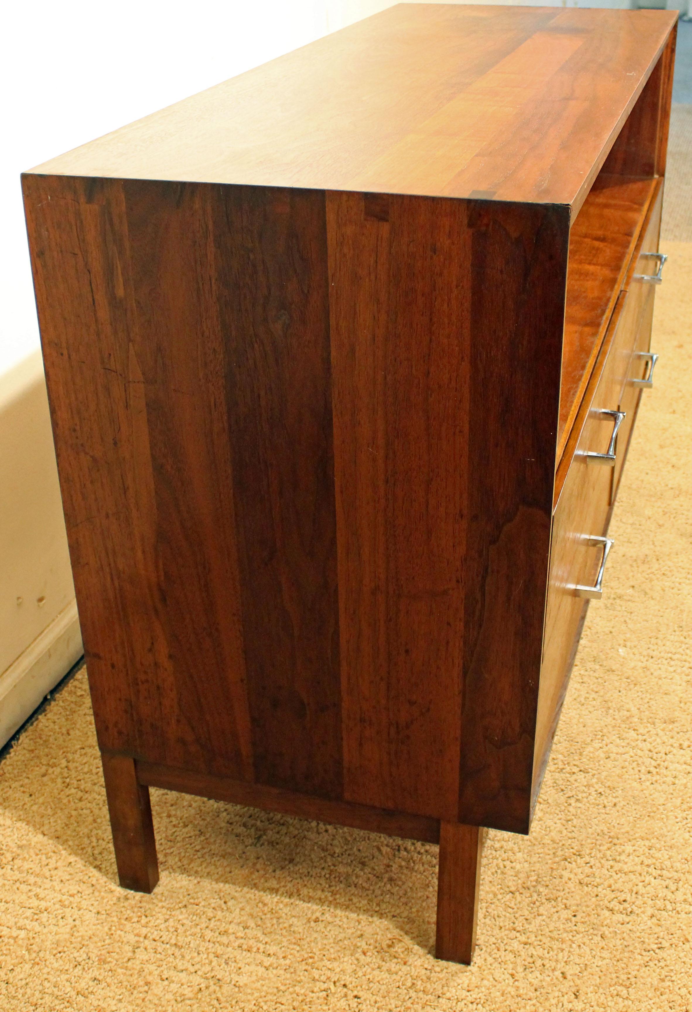 Mid-Century Danish Modern Paul McCobb Components Walnut Credenza Dresser In Good Condition In Wilmington, DE