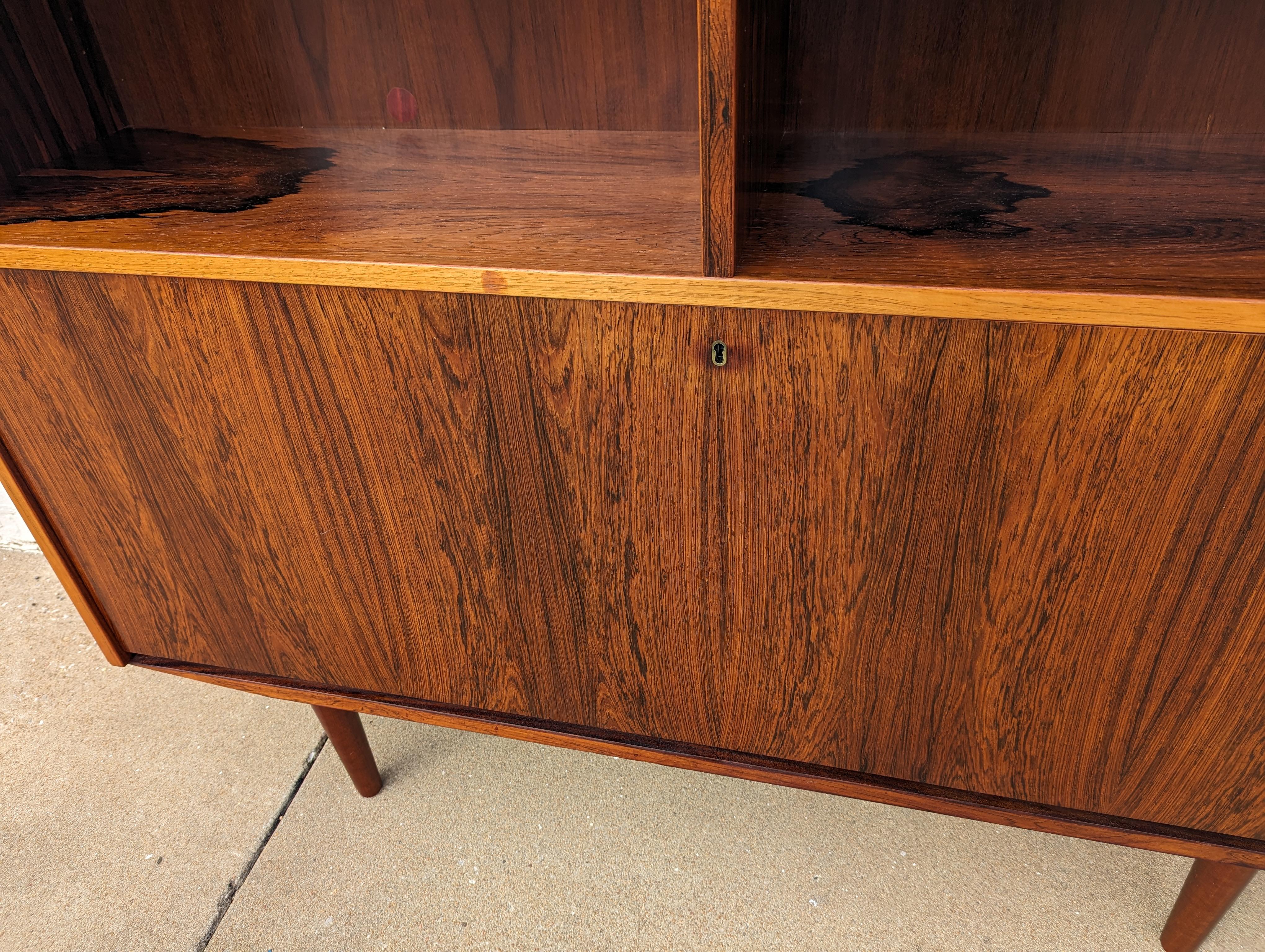 Mid Century Danish Modern Poul Hundevad Rosewood Bookcase  In Good Condition For Sale In Tulsa, OK