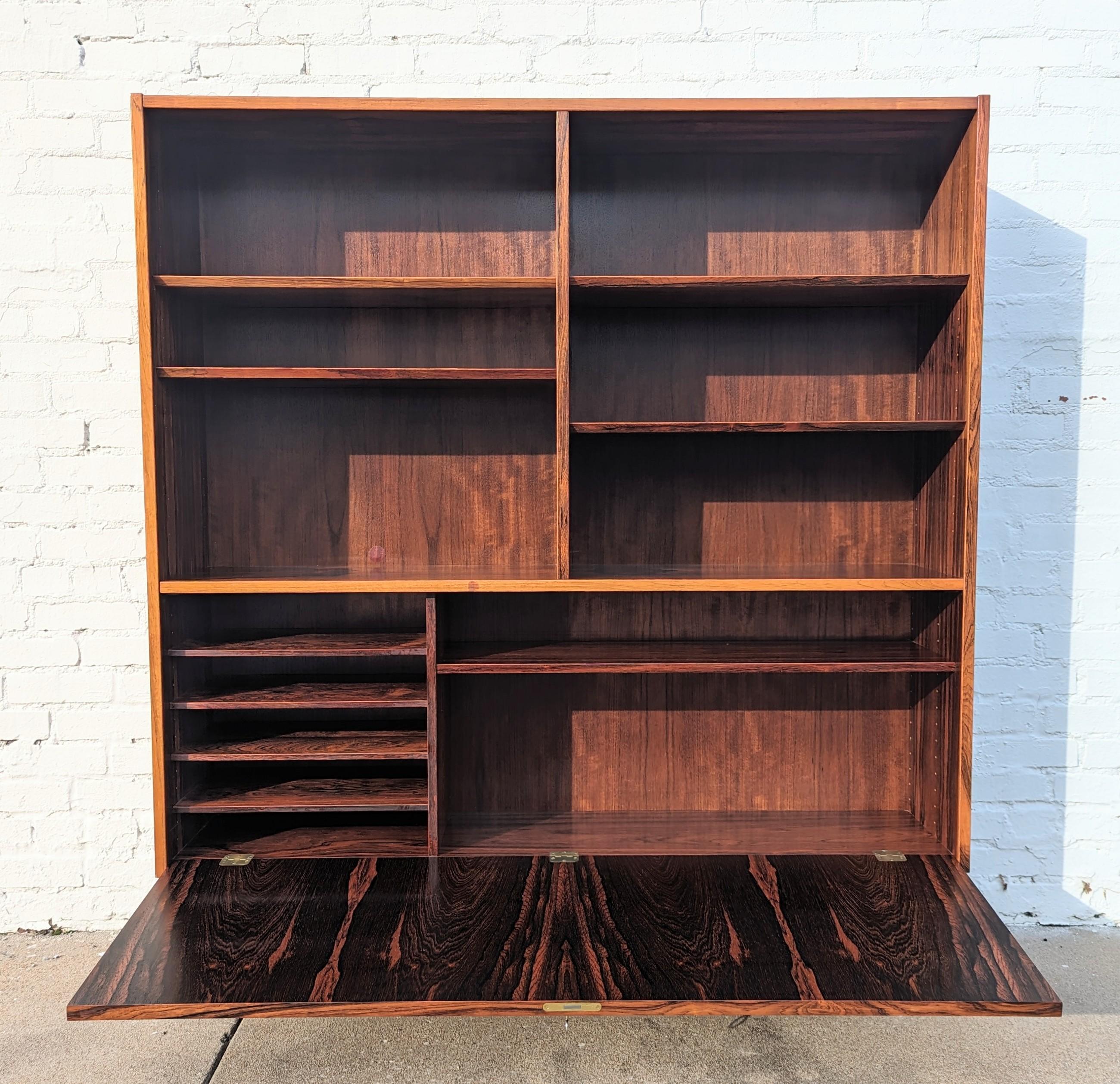 Mid Century Danish Modern Poul Hundevad Rosewood Bookcase  For Sale 4