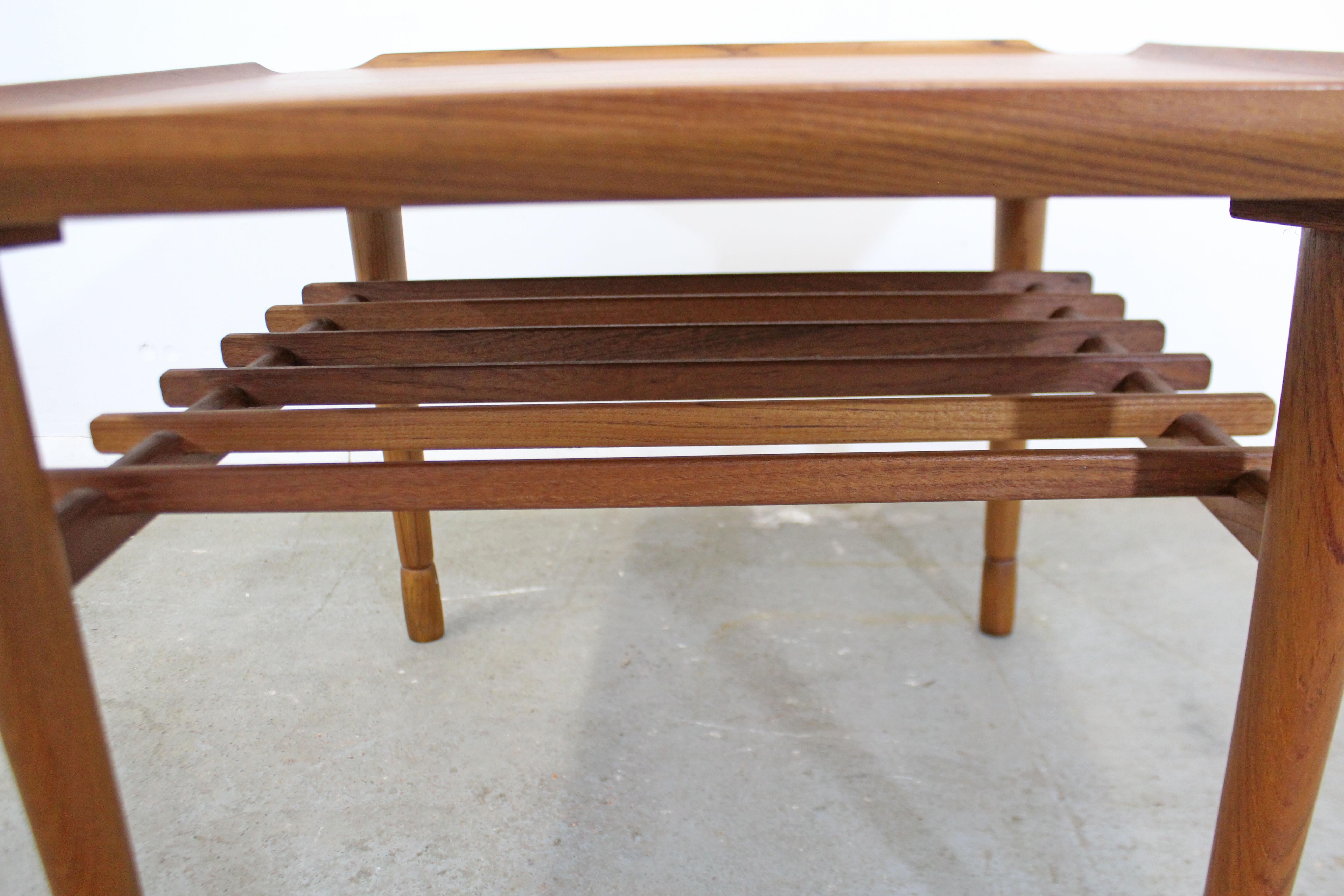 Midcentury Danish Modern Poul Jensen Selig Style Square End/Side Table In Good Condition For Sale In Wilmington, DE