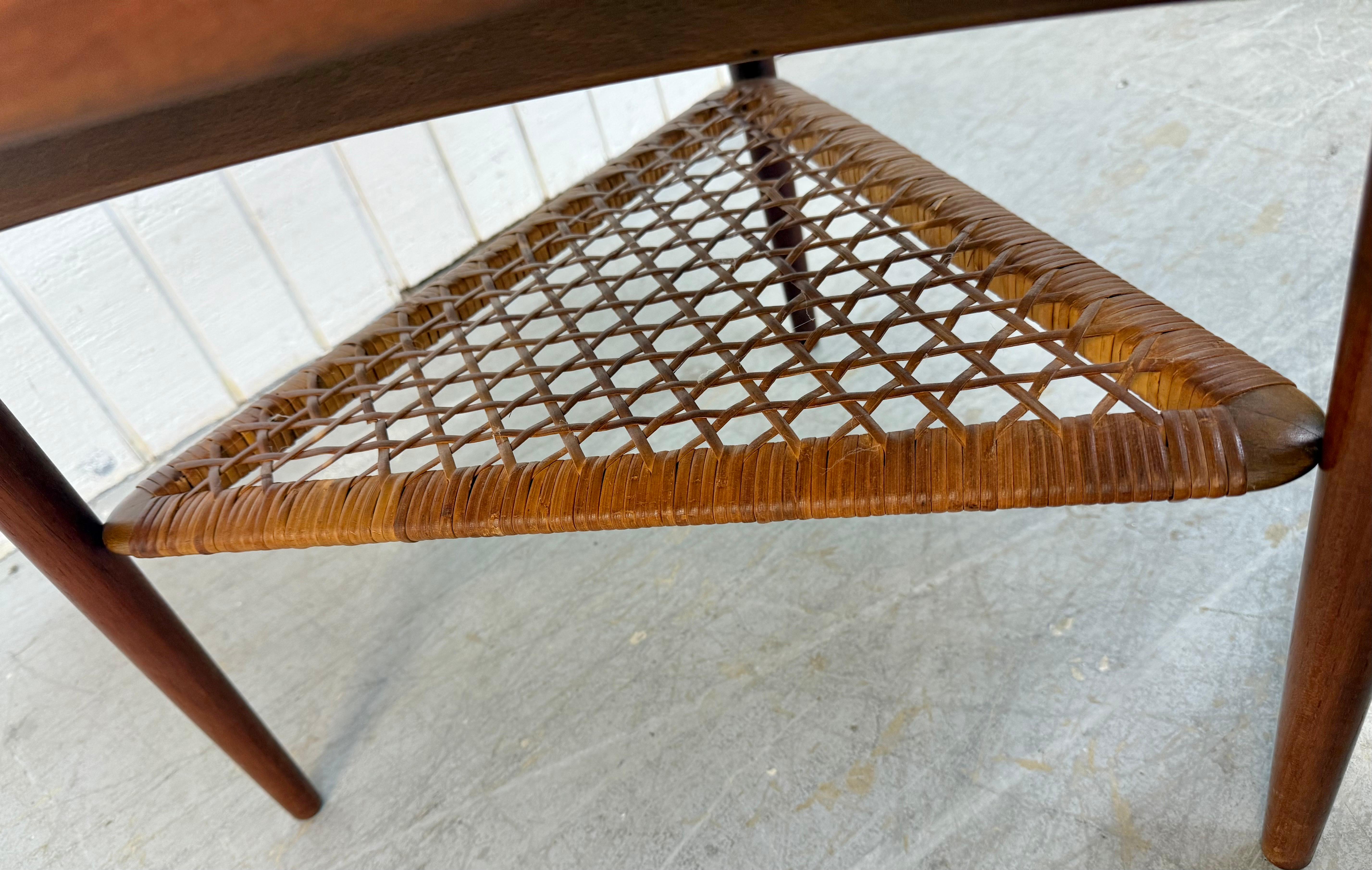Dänischer Mid-Century-Modern-Beistelltisch mit Gitarren Pick aus Teakholz, Poul Jensen (Holz)