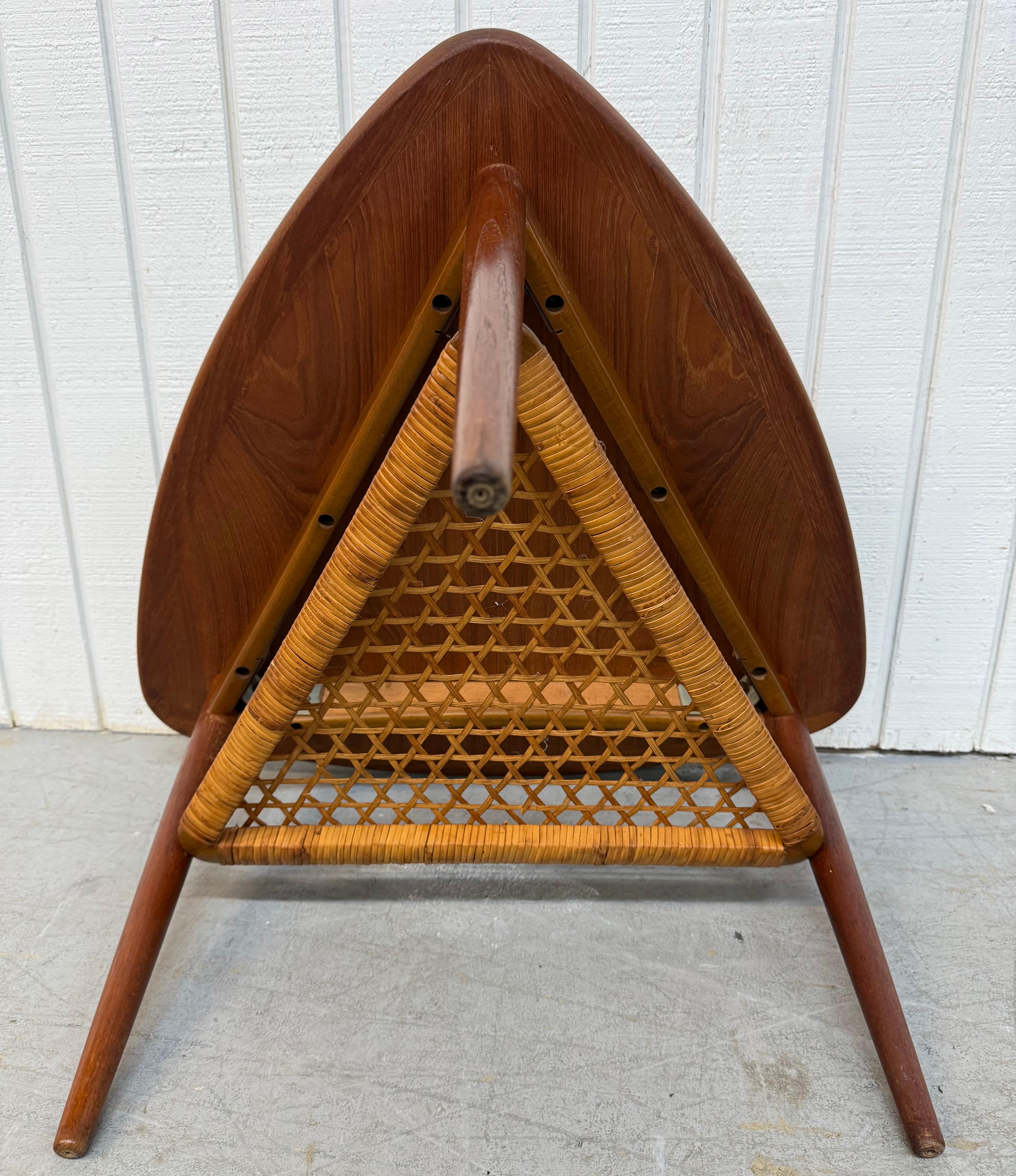 Dänischer Mid-Century-Modern-Beistelltisch mit Gitarren Pick aus Teakholz, Poul Jensen 1