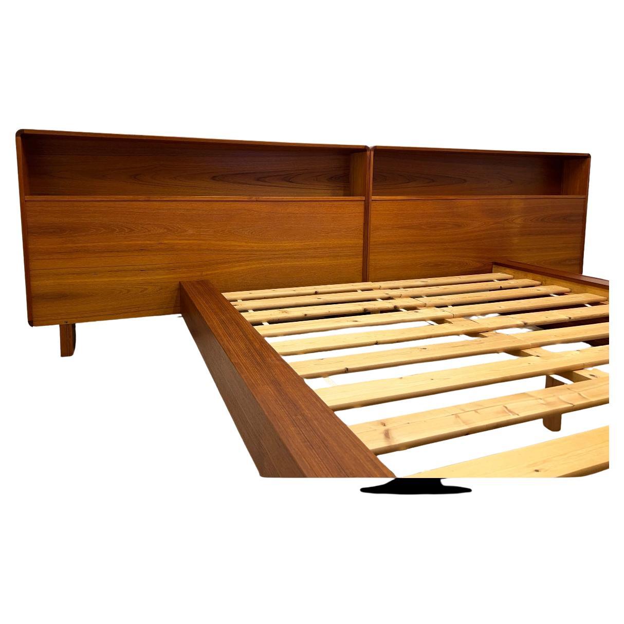 Mid century Danish Modern Queen teak Platform bed headboad by Westnofa In Good Condition In BROOKLYN, NY