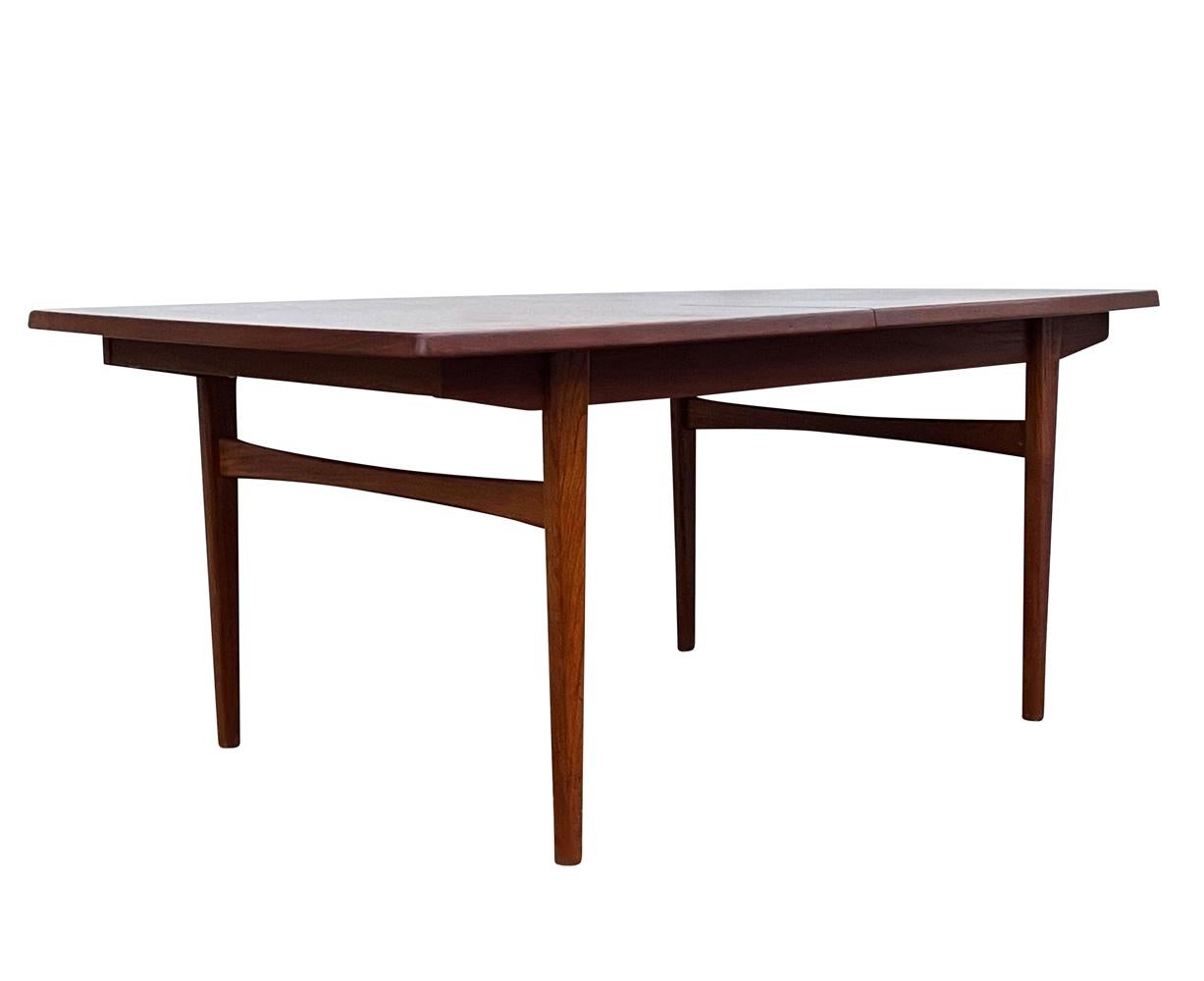 Mid Century Danish Modern Rectangular Dining Table in Teak with 2 Extension Leaf In Good Condition In Philadelphia, PA