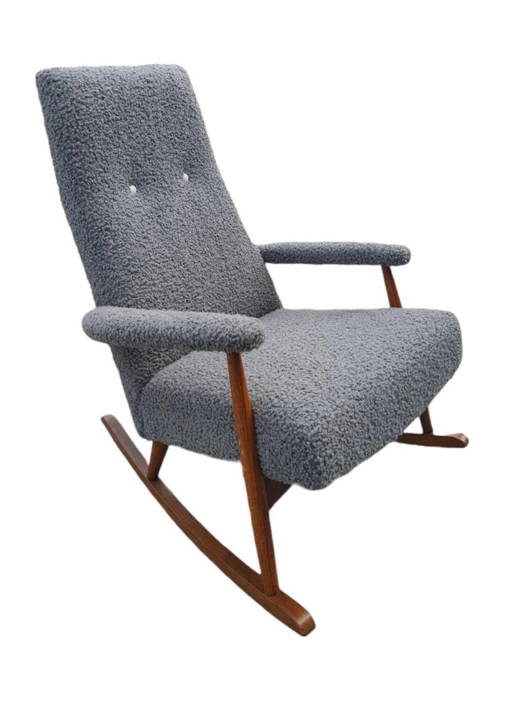 Mid-Century Danish Modern rocking chair in gray boucle fabric
Vintage and completely restored
Excellent condition
Designed with brand new commercial grade reupholstery and cushions


Dimensions: (inches)

Height: 36