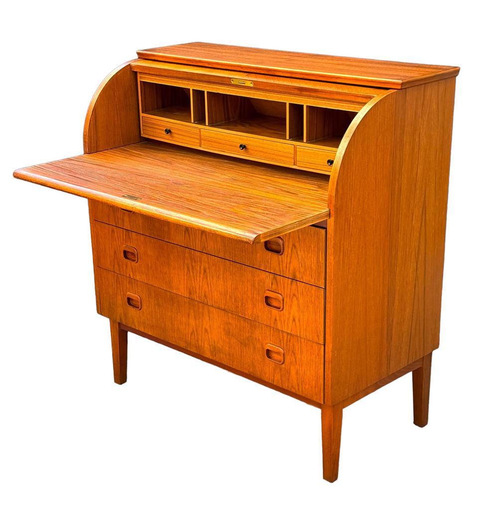 Mid-Century moderno Scrivania, cassettiera o armadio moderno danese di metà secolo Rolle in teak in vendita
