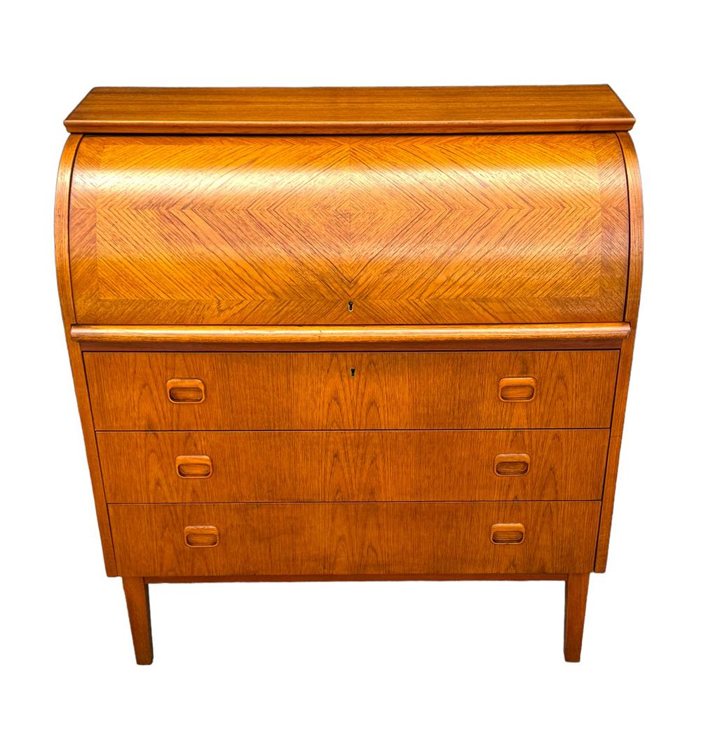 Teak Scrivania, cassettiera o armadio moderno danese di metà secolo Rolle in teak in vendita