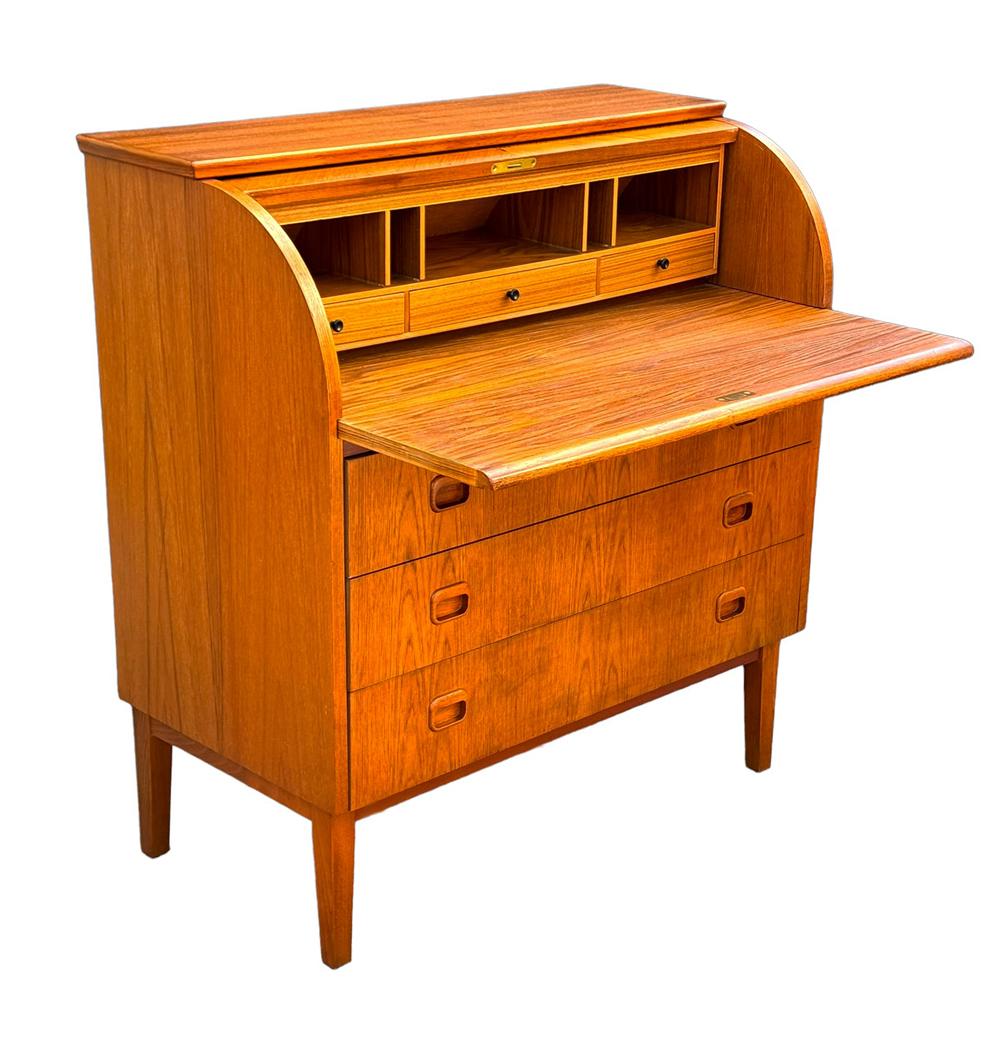 Scrivania, cassettiera o armadio moderno danese di metà secolo Rolle in teak in vendita 1