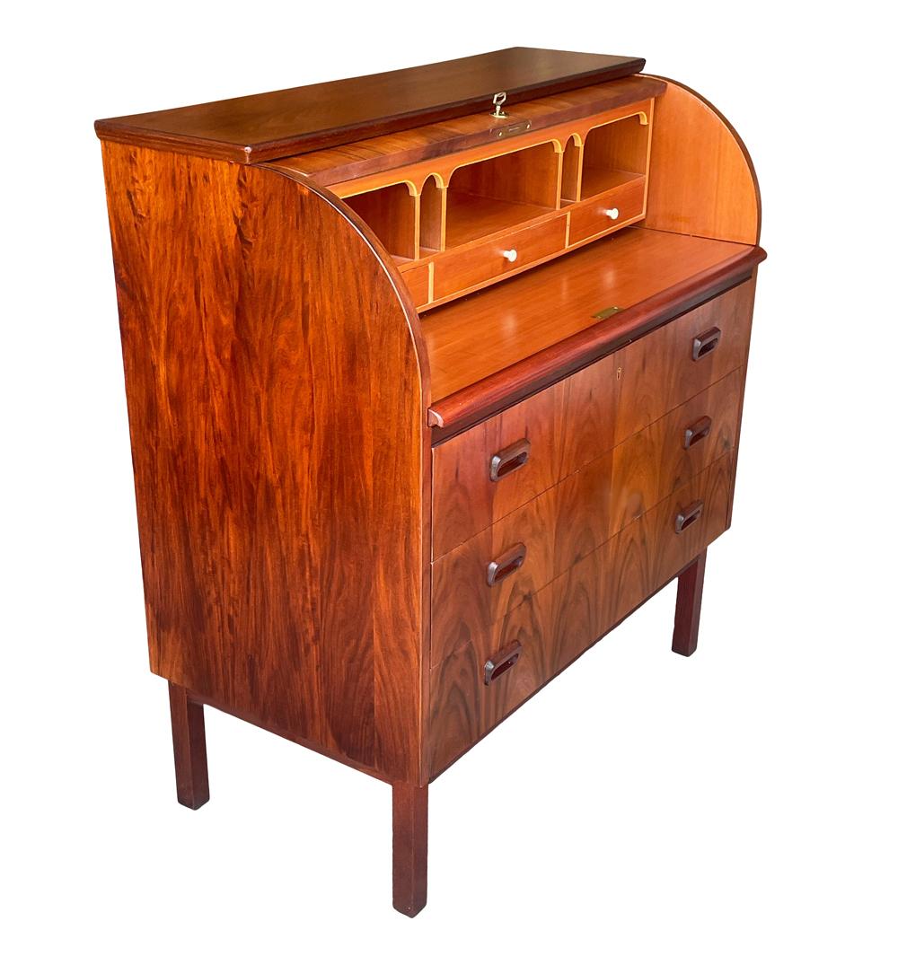 Mid Century Danish Modern Roll Top Desk or Dresser in Rosewood In Good Condition For Sale In Philadelphia, PA