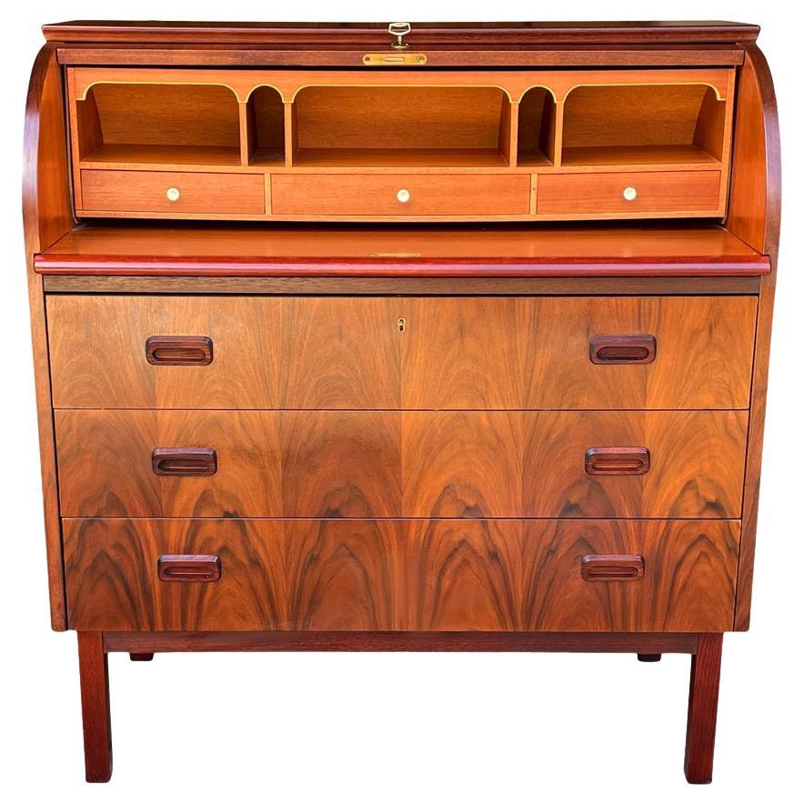 Bureau ou commode à cylindre moderne danois du milieu du siècle en bois de rose