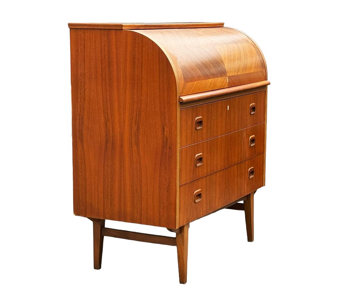Dänischer moderner Roll-Top-Schreibtisch oder Kommode aus Teakholz mit Schrank aus der Mitte des Jahrhunderts 3