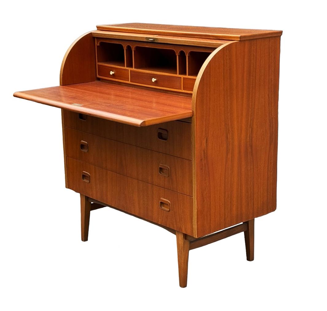 Dänischer moderner Roll-Top-Schreibtisch oder Kommode aus Teakholz mit Schrank aus der Mitte des Jahrhunderts 4