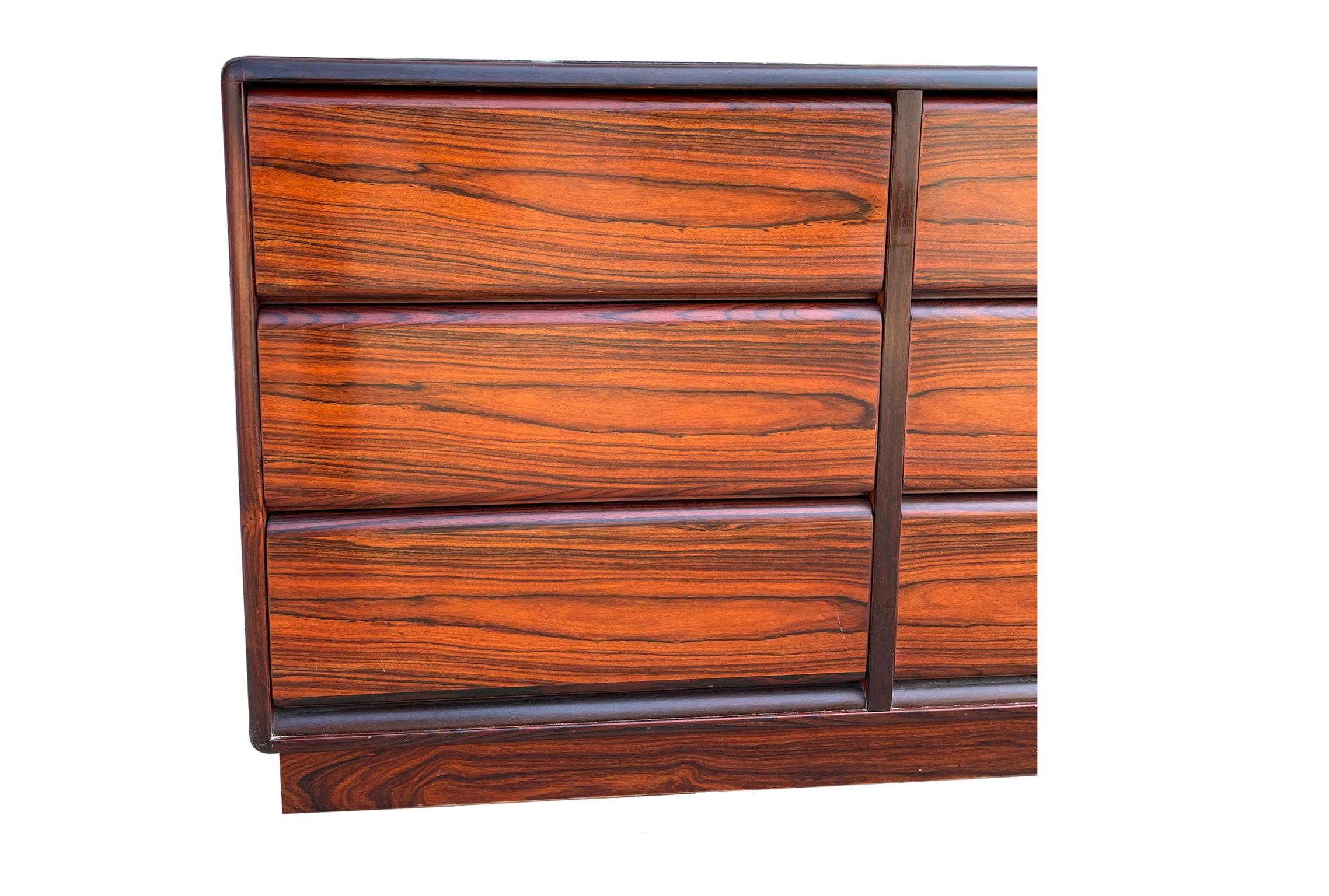 Woodwork Mid-Century Danish Modern Rosewood 9 Drawer Dresser Credenza