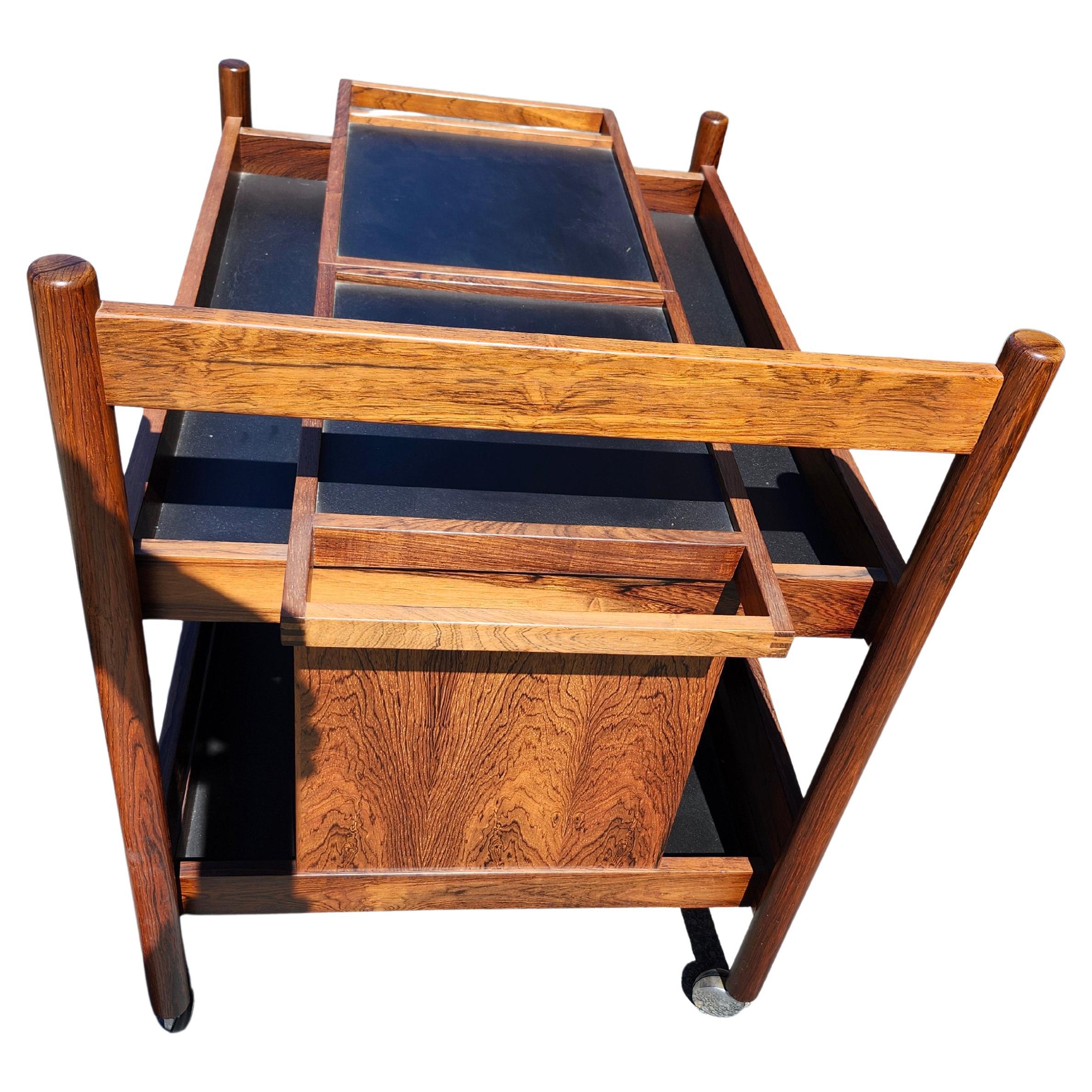 Carro de bar ajustable de palisandro con almacenaje, moderno danés de mediados de siglo C1965 Danés en venta