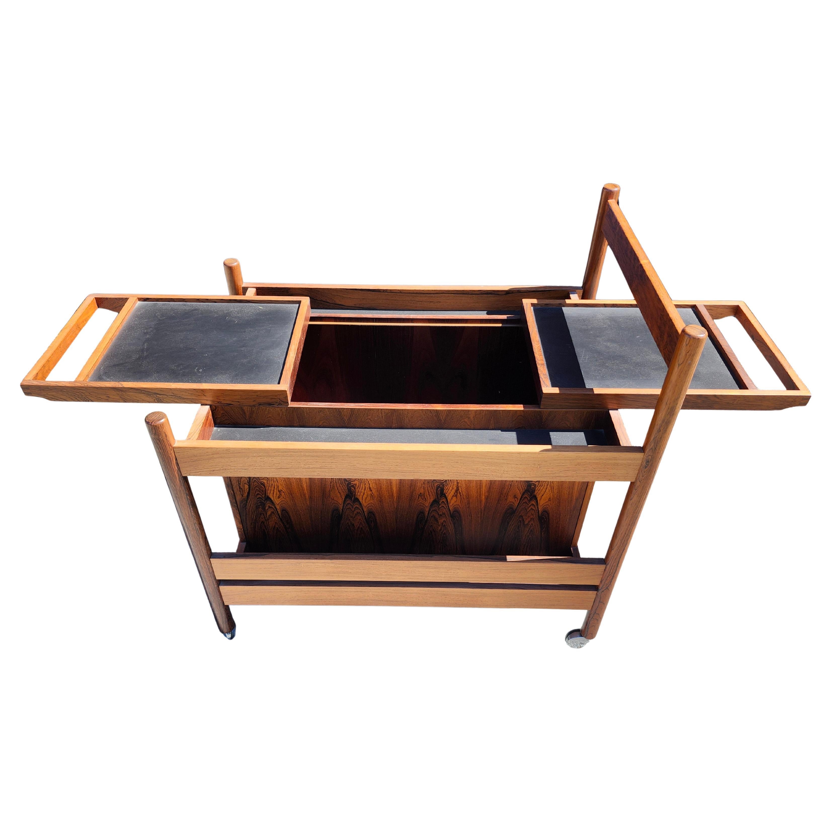 Carro de bar ajustable de palisandro con almacenaje, moderno danés de mediados de siglo C1965 en Bueno estado para la venta en Port Jervis, NY