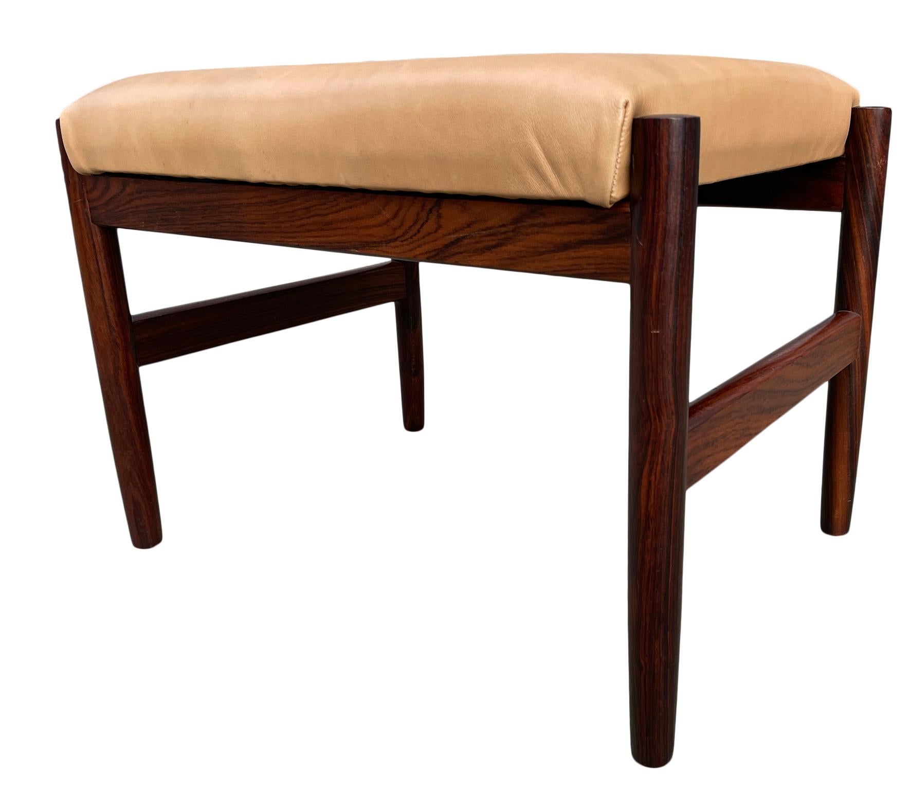 Mid-Century Modern Petit tabouret spottrup en bois de rose et cuir danois moderne du milieu du siècle dernier en vente