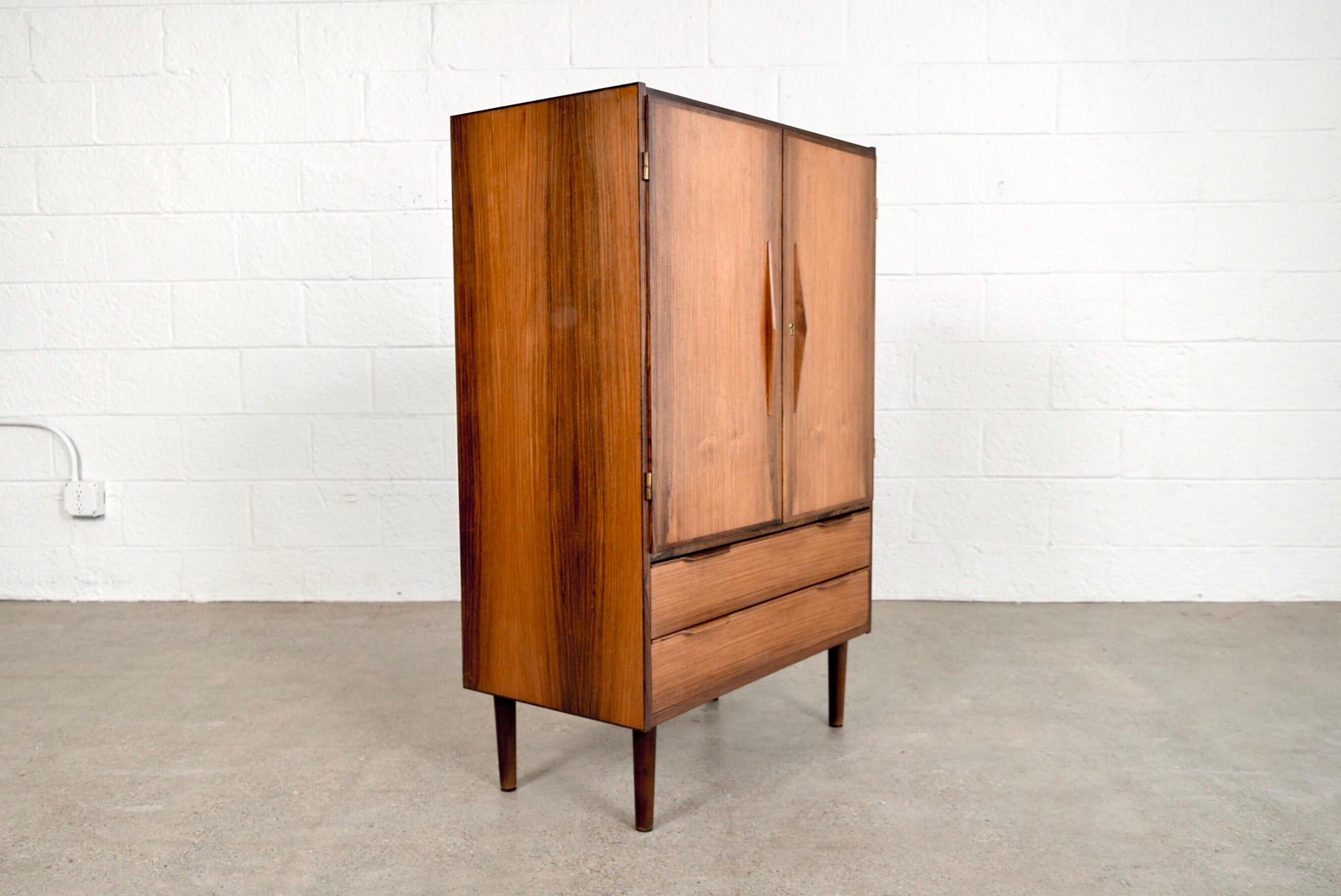 Midcentury Danish Modern Rosewood Bar Cabinet, 1960s In Good Condition For Sale In Detroit, MI