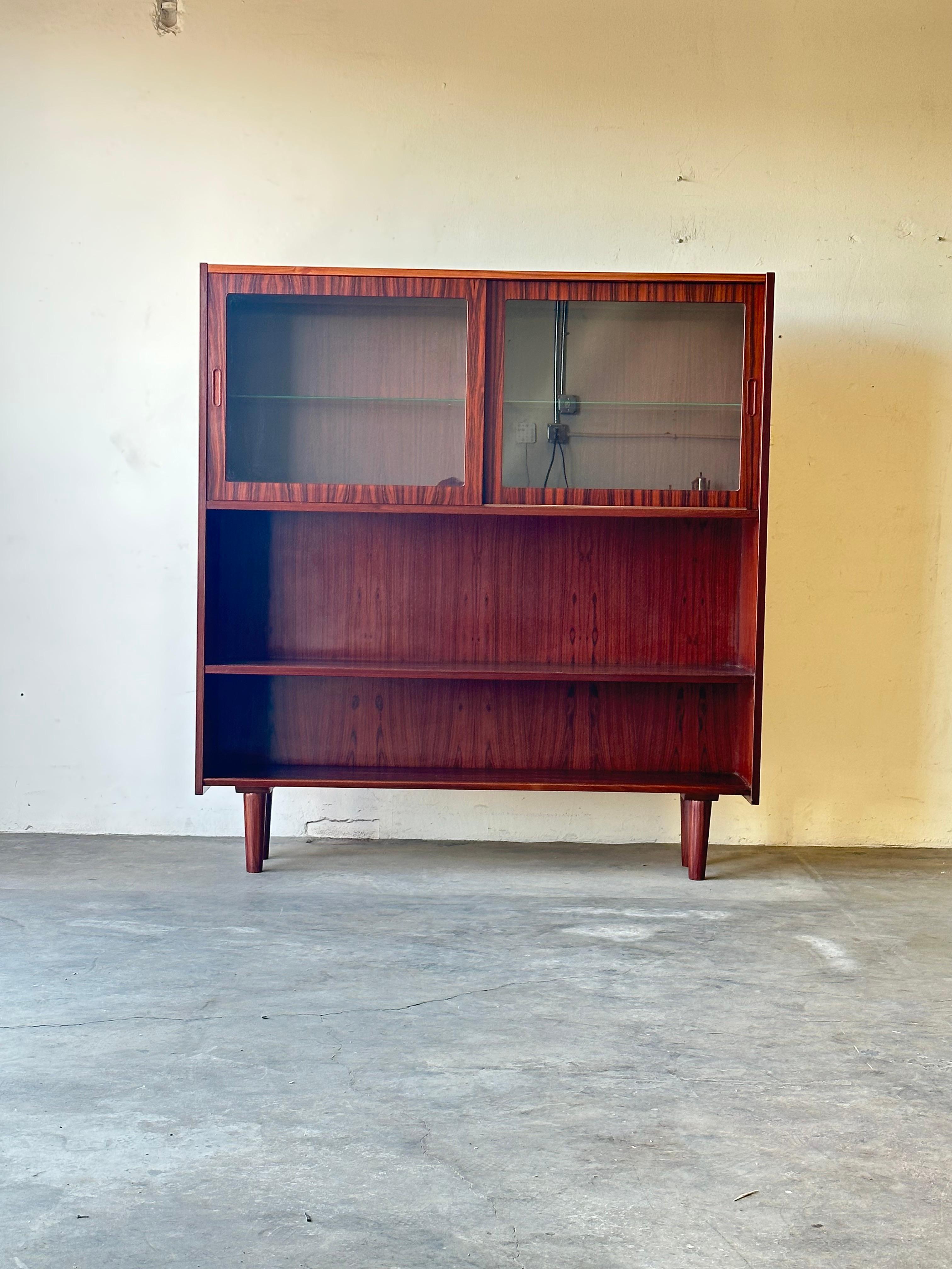 Midcentury Danish Modern Rosewood Bookcase Display Cabinet For Sale 5
