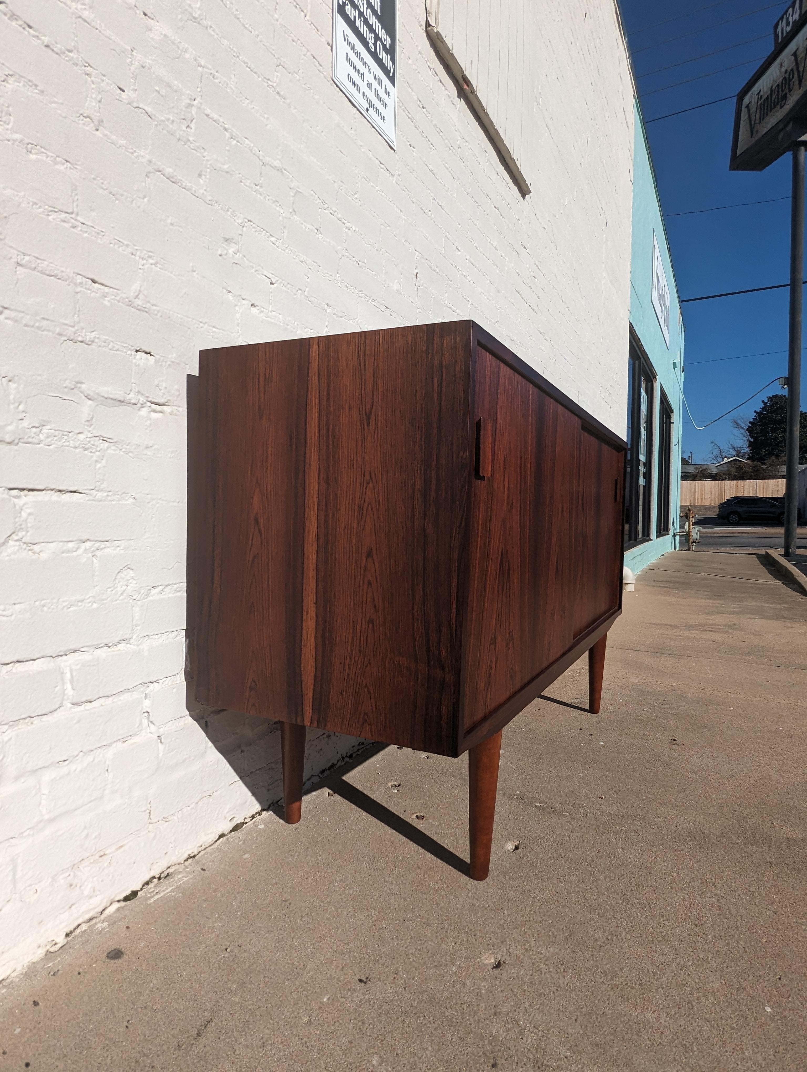Mid Century Danish Modern Rosewood Cabinet  In Good Condition For Sale In Tulsa, OK