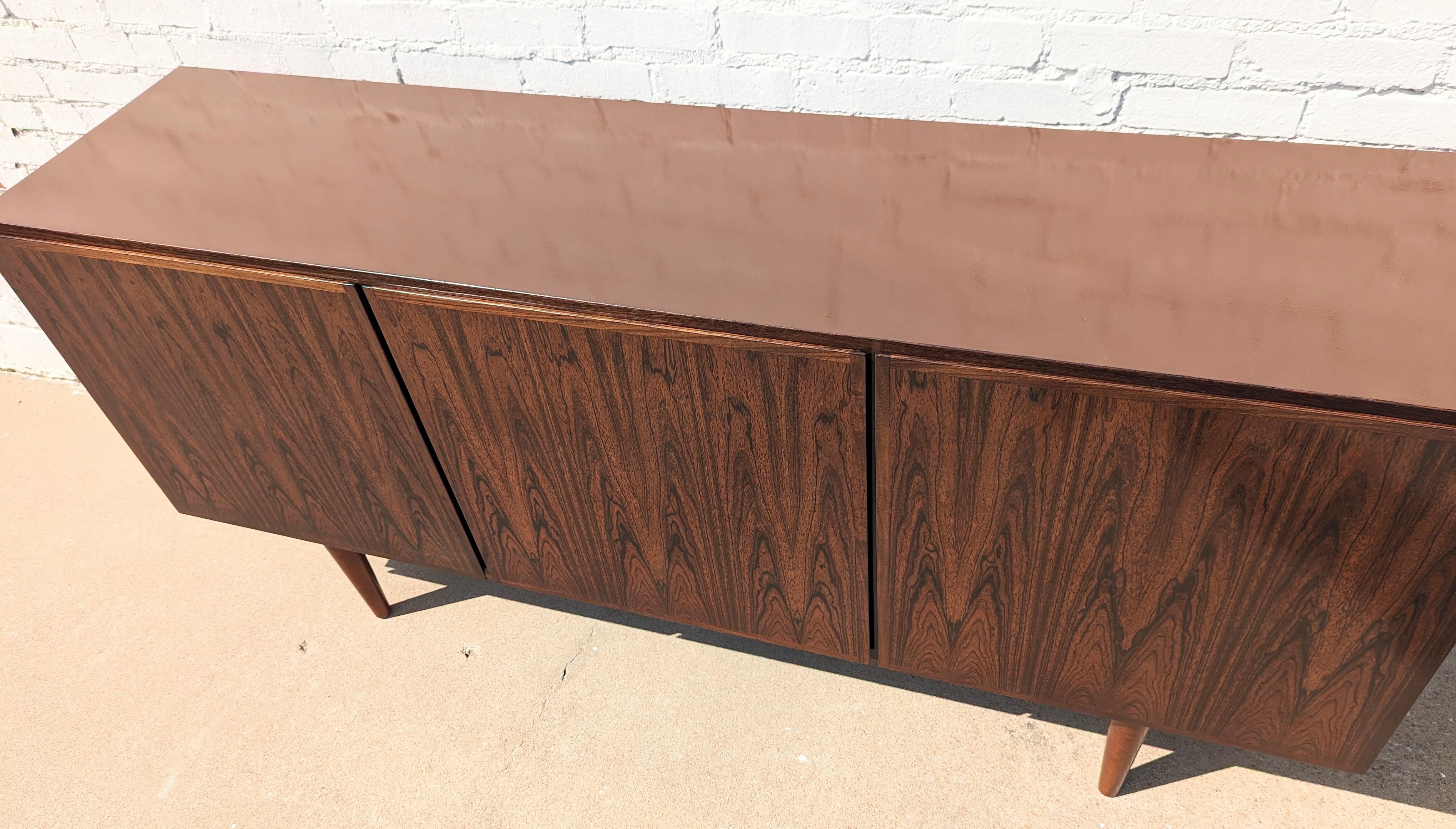 Mid Century Danish Modern Rosewood Cabinet  For Sale 5