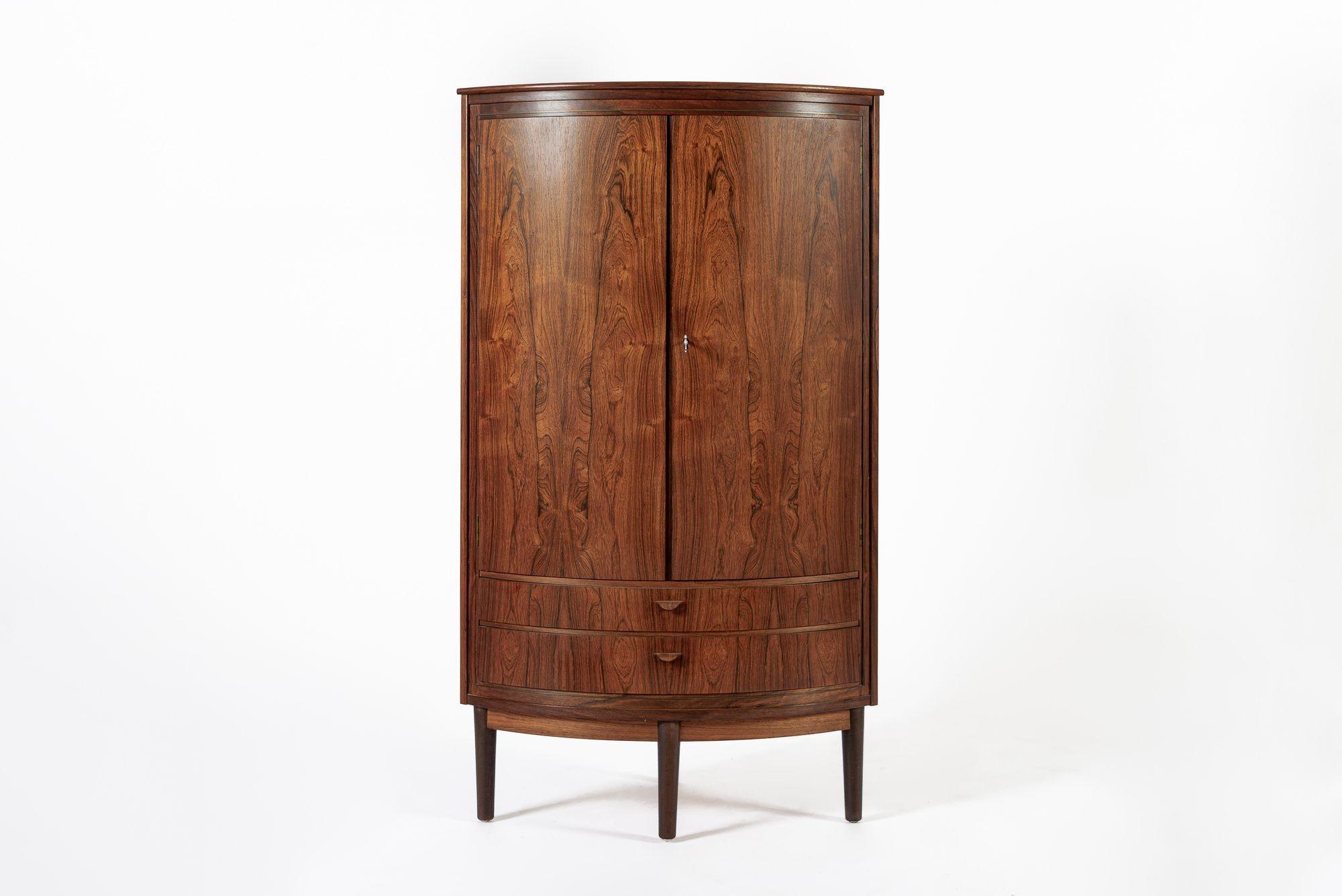 Mid Century Danish Modern Rosenholz Eckschrank 1960s im Angebot 4
