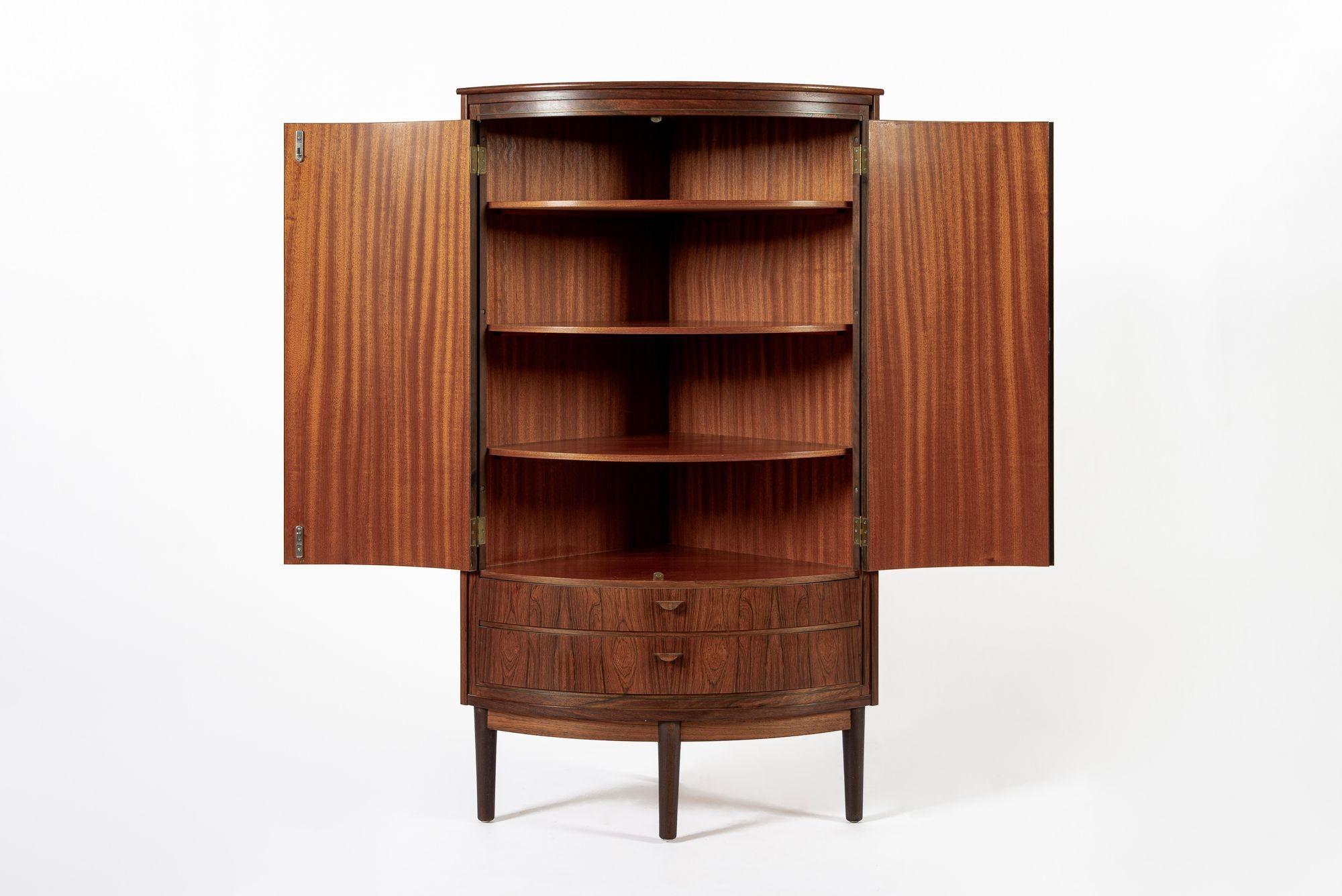 Mid Century Danish Modern Rosenholz Eckschrank 1960s (Moderne der Mitte des Jahrhunderts) im Angebot