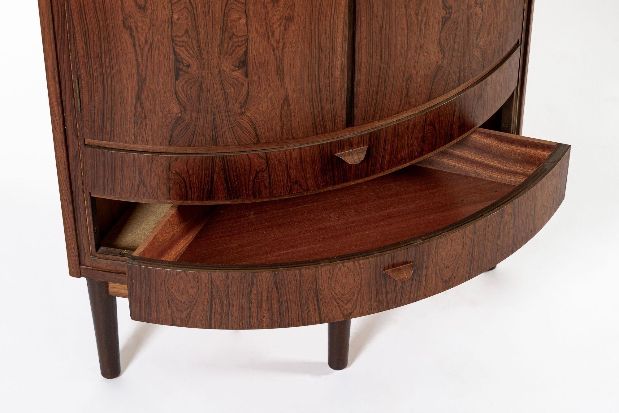Mid Century Danish Modern Rosenholz Eckschrank 1960s im Angebot 2