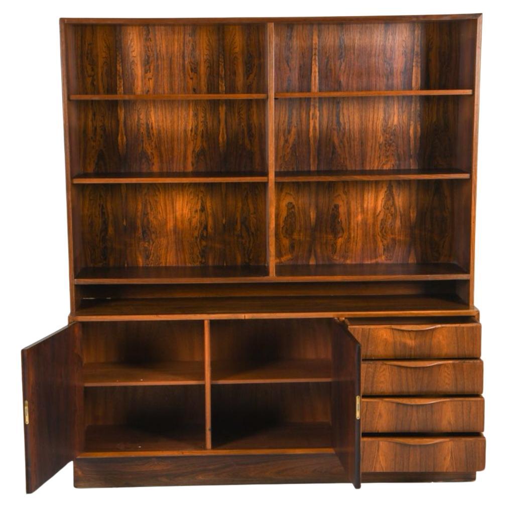 Scandinavo moderno Credenza moderna danese di metà secolo in palissandro con scaffale libreria in vendita