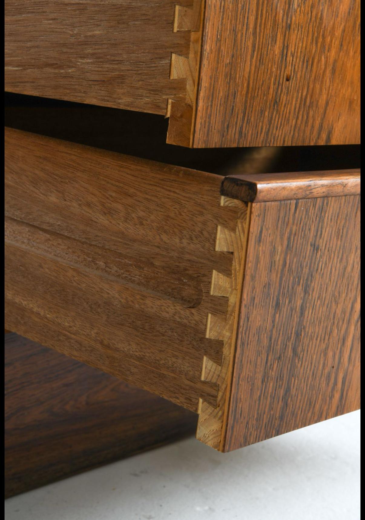 Danese Credenza moderna danese di metà secolo in palissandro con scaffale libreria in vendita