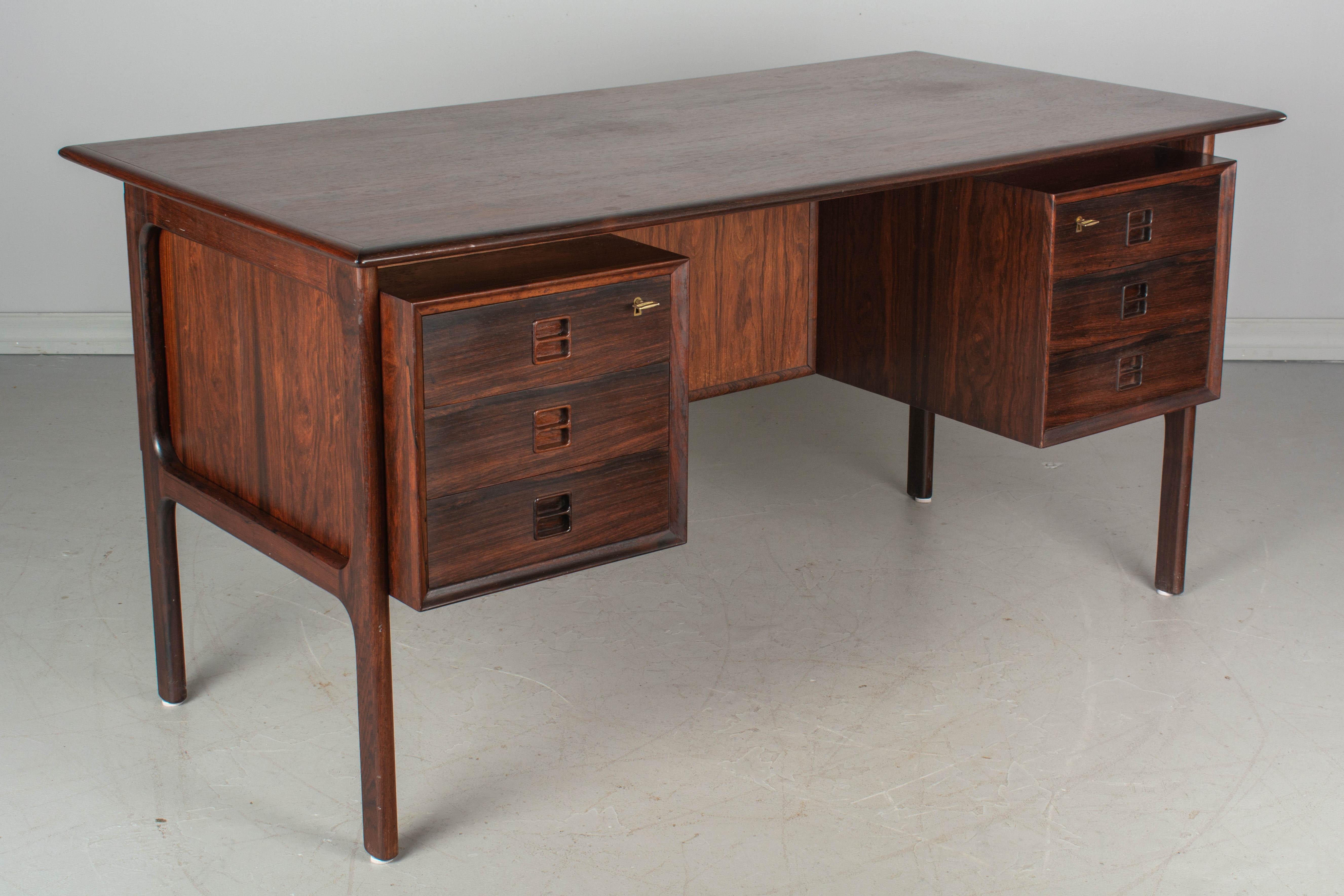 Midcentury Danish Modern Rosewood Desk by Arne Vodder 5